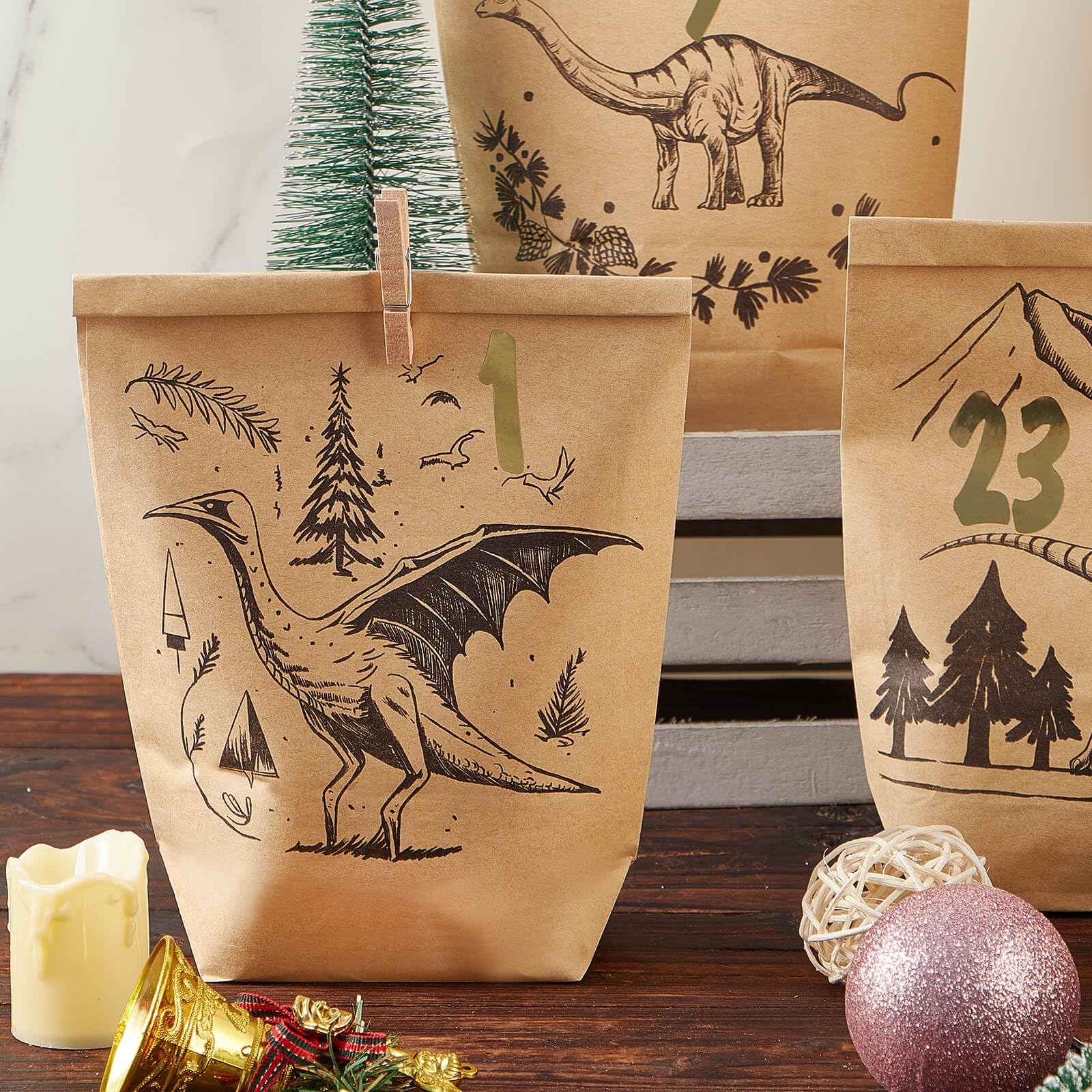 Calendrier De L'Avent Dinosaures 2024 à Remplir Soi-même – 24 Sacs En Papier Kraft 16x22 Cm – Inclus Pinces En Bois Et Autocollants