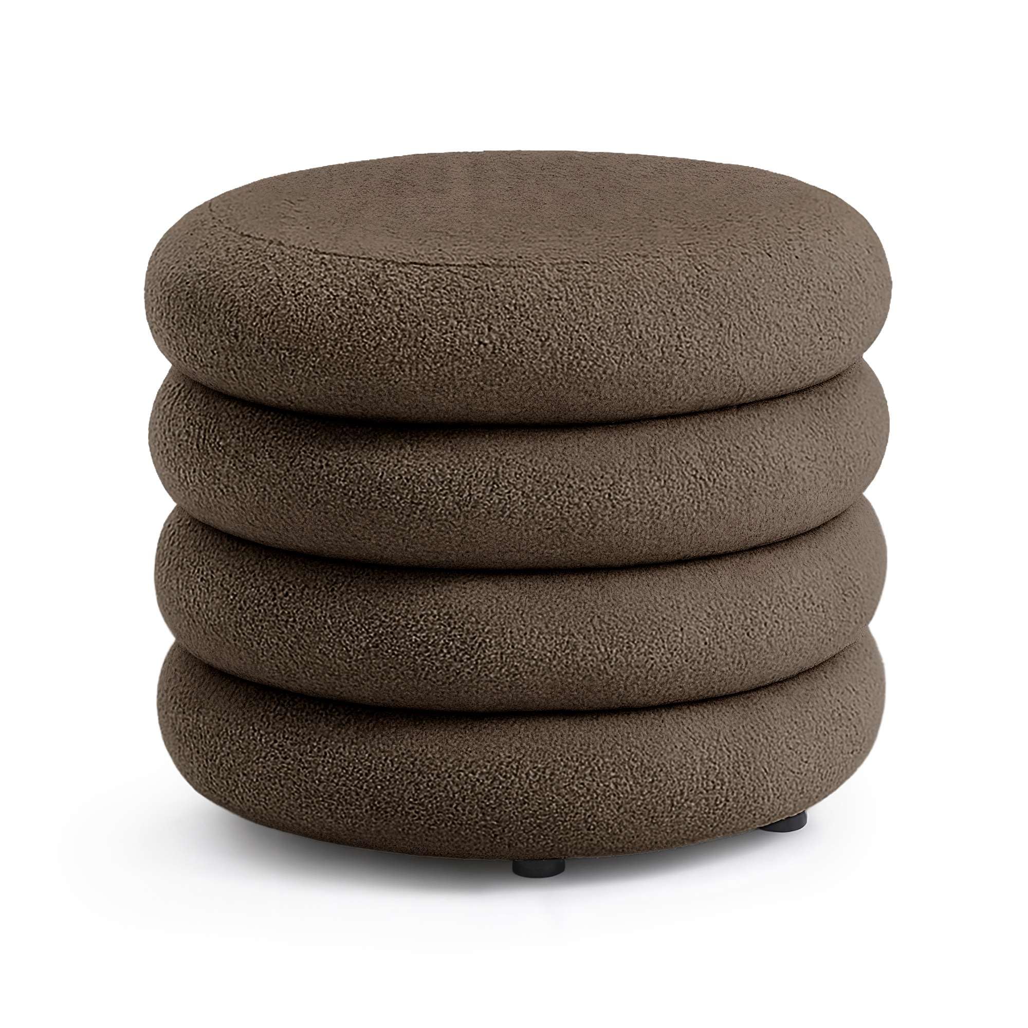 AKORD Teddy-Sitzhocker aus Samt mit Stauraum MOLLIS 55 cm, Fußstütze Rund, Polsterhocker für Schminktisch, Schlafzimmer, Wohnzimmer Möbel, Make-up-Hocker, Gepolstert, Braun