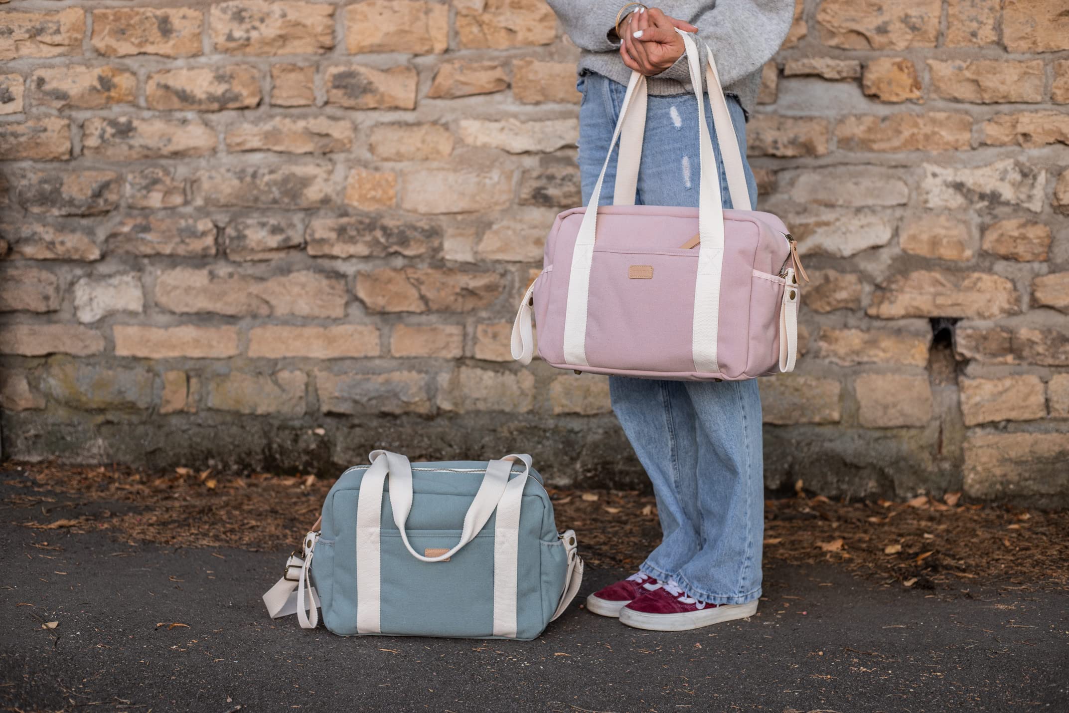 BÉABA, Sac à Langer pour Bébé, Multiples Compartiments, 10 poches, Glissière trolley-valises, Bandoulière, Pochette isotherme, Matelas , Déperlant, Contenance 16L, Paris, Rose Poudré