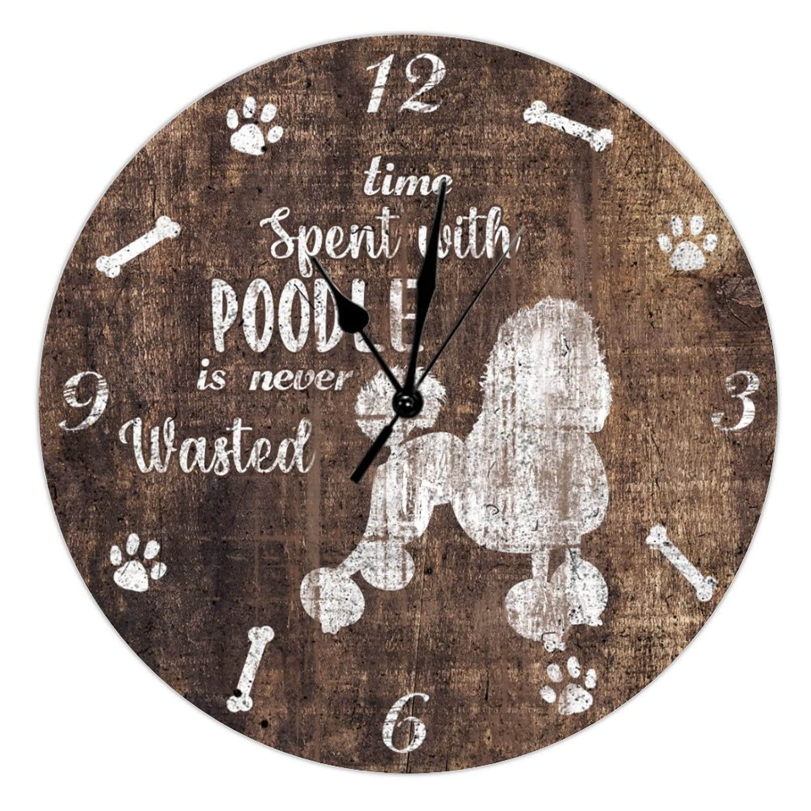Horloge murale en bois personnalisée au fini soigné pour une décoration raffinée