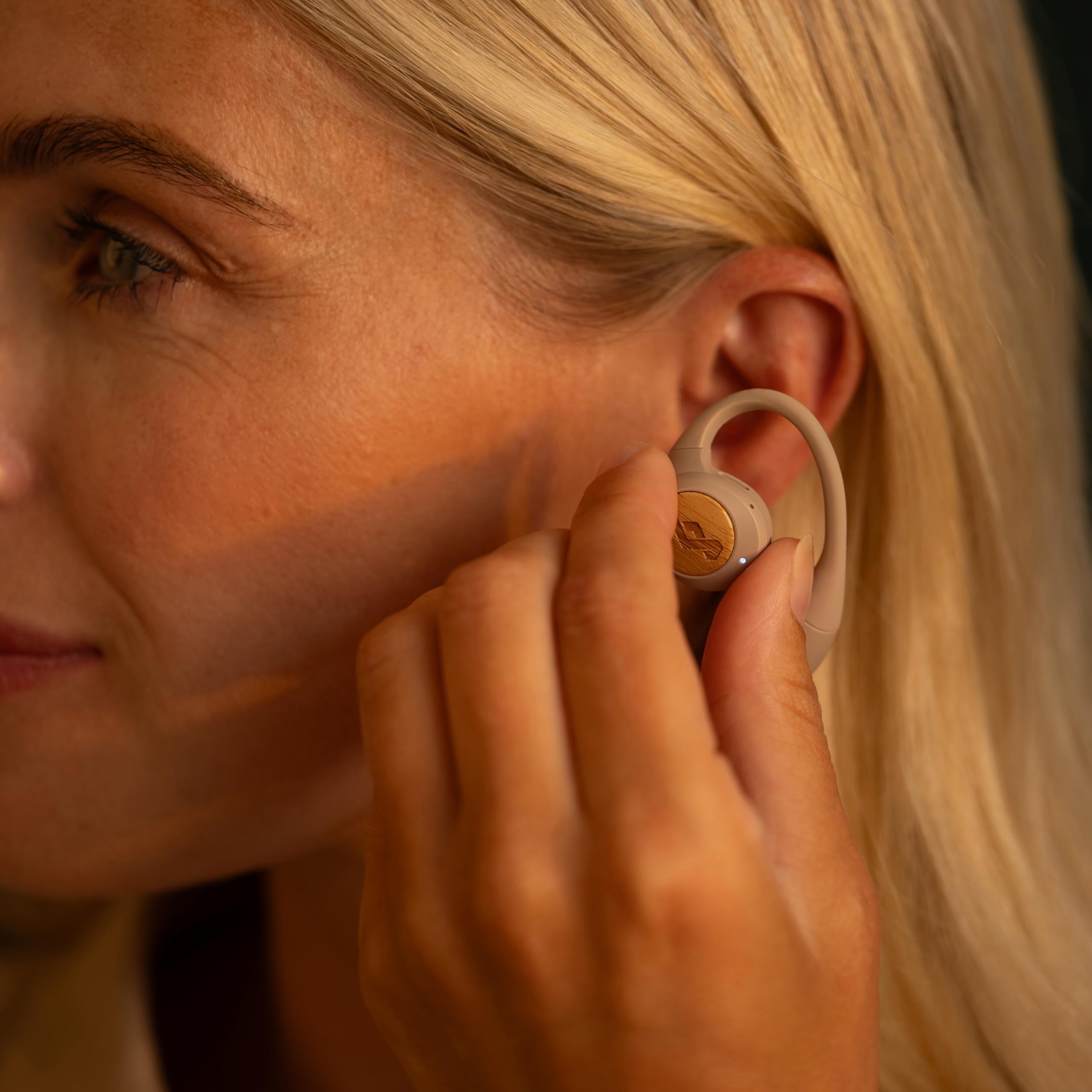 House of Marley Liberate Auriculares de Oído Abierto Bluetooth - Crema | Auriculares Abiertos con Micrófono Integrado, 20 Horas de Reproducción, Estuche de Carga USB-C, Materiales Sostenibles