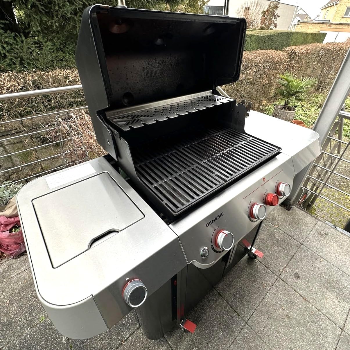 Grillrost.com Das Original Edelstahl Multistation | Warmhalterost für Weber Genesis II 300er Baureihe | mit Drumstick Halterung | extra tief