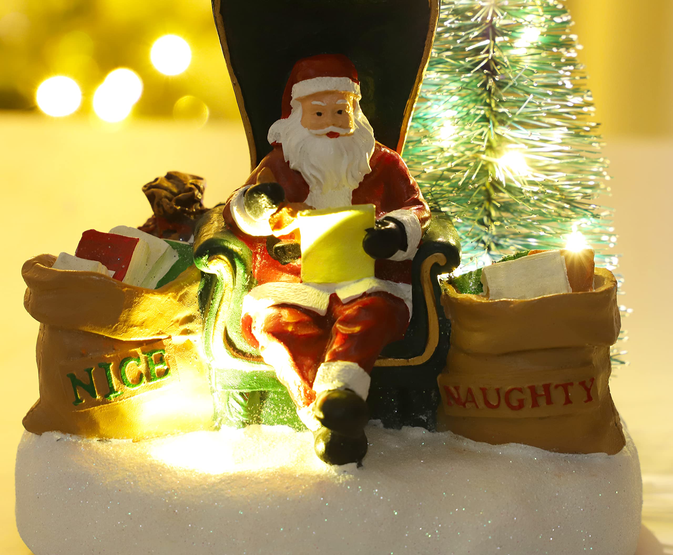 Christmas Concepts® 16cm (6.4") Père Noël lisant des Lettres Coquines et gentilles avec des lumières LED Blanches Chaudes - à Piles - Village de Noël
