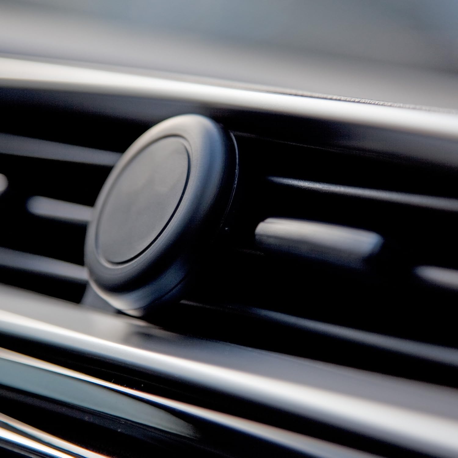 Minimus MagnetoMount installed in a car air vent