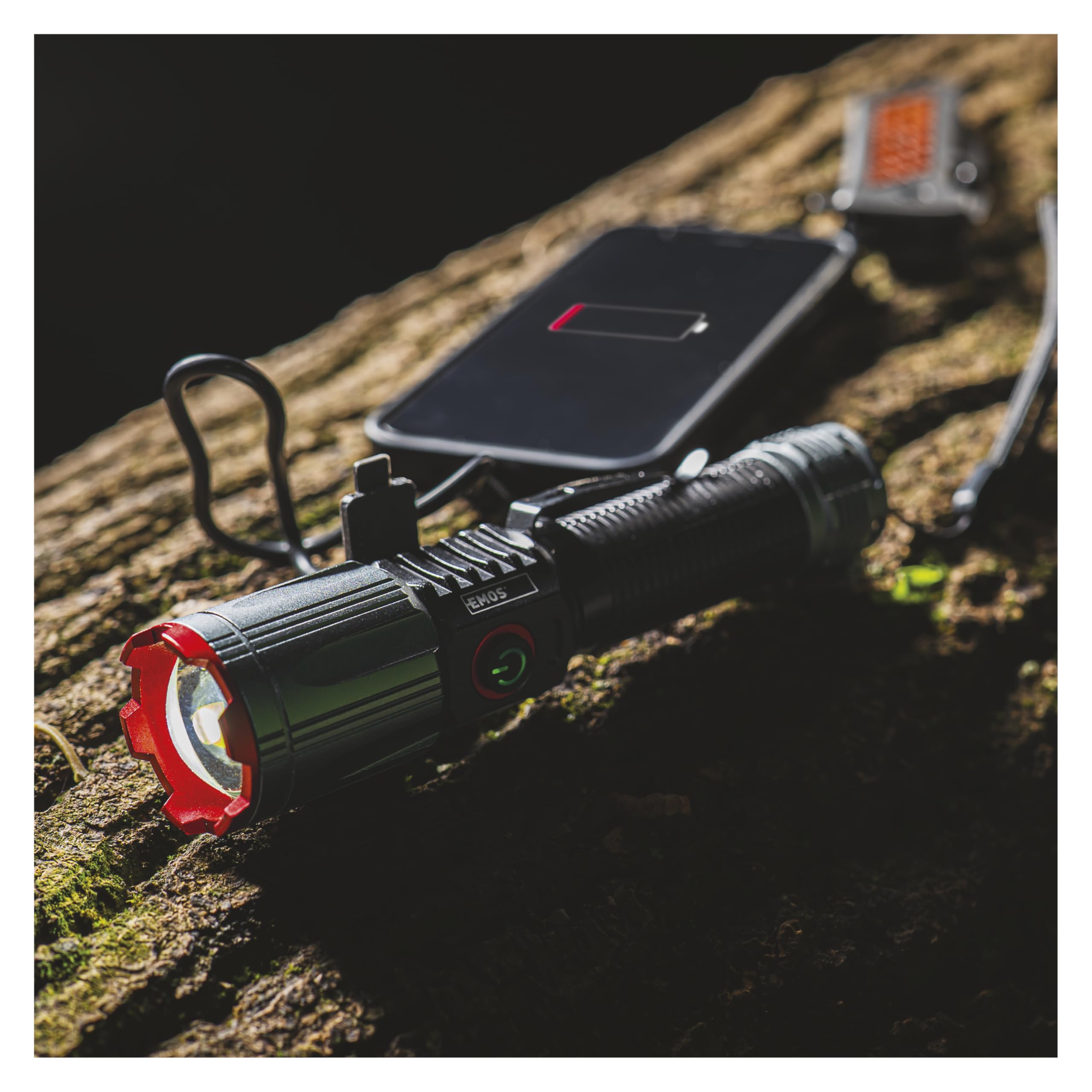 EMOS - LED-Metall-Taschenlampe mit Akku, Boost-Funktion, Powerbank und Zoom - wiederaufladbar, stoßbeständig, wasserdicht - superhell 3000lm, 300m - Handschlaufe - für Innen und Außen - schwarz-grau
