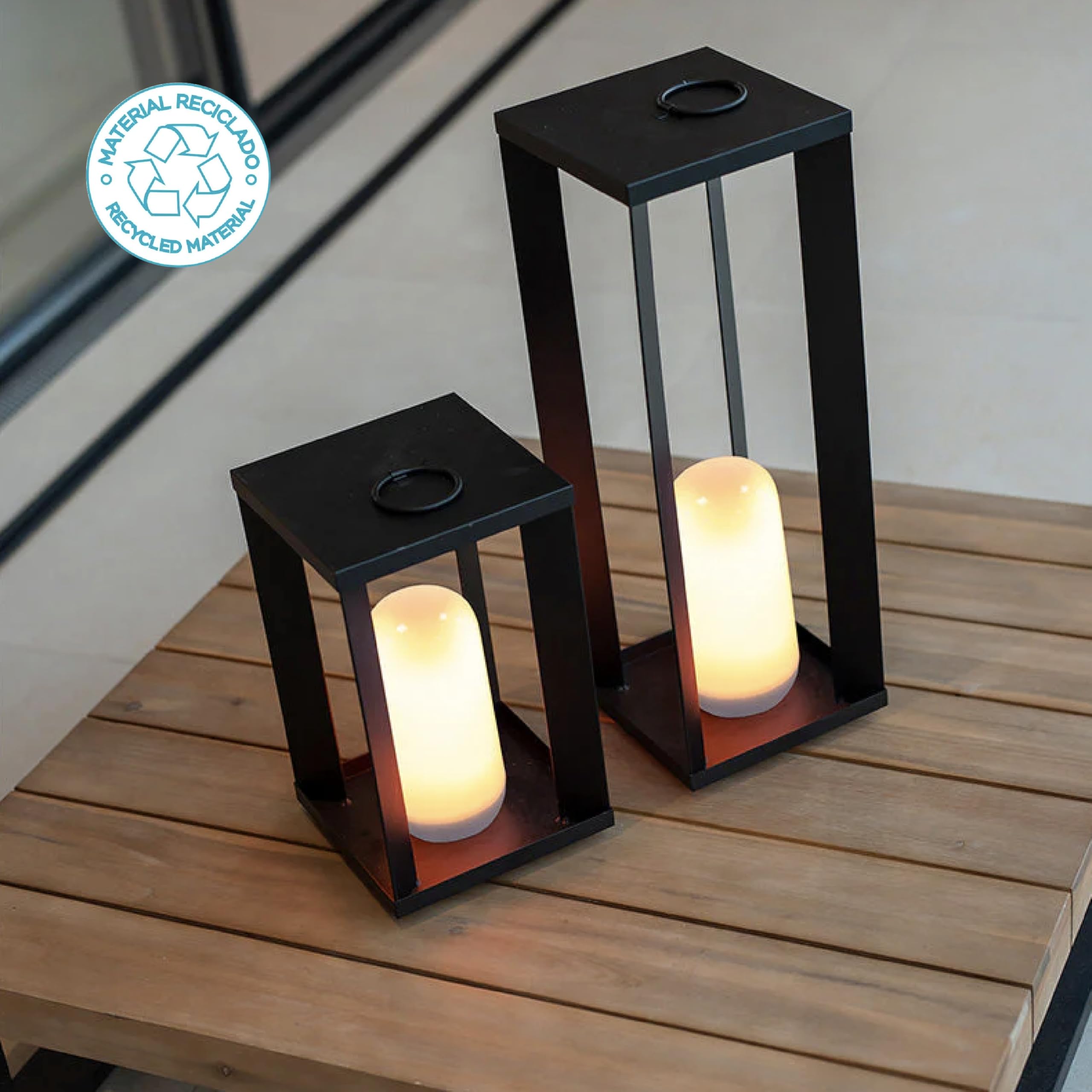 newgarden - Farol de Mesa Portátil y Metálico SIROCO Efecto Llama. Luz LED Cálida 200 Lúmenes Sin Cables IP54. Batería Recargable Hasta 20H de Uso. Incluye Mando a Distancia (Altura 30 cm)