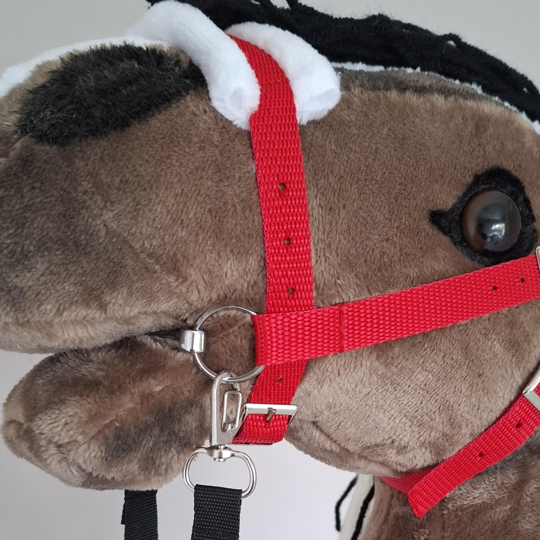 Set Hobby Horse Pferd Braun mit zusätzlichem roten Zaumzeug - Steckenpferd A3 mid Abnehmbare Trense