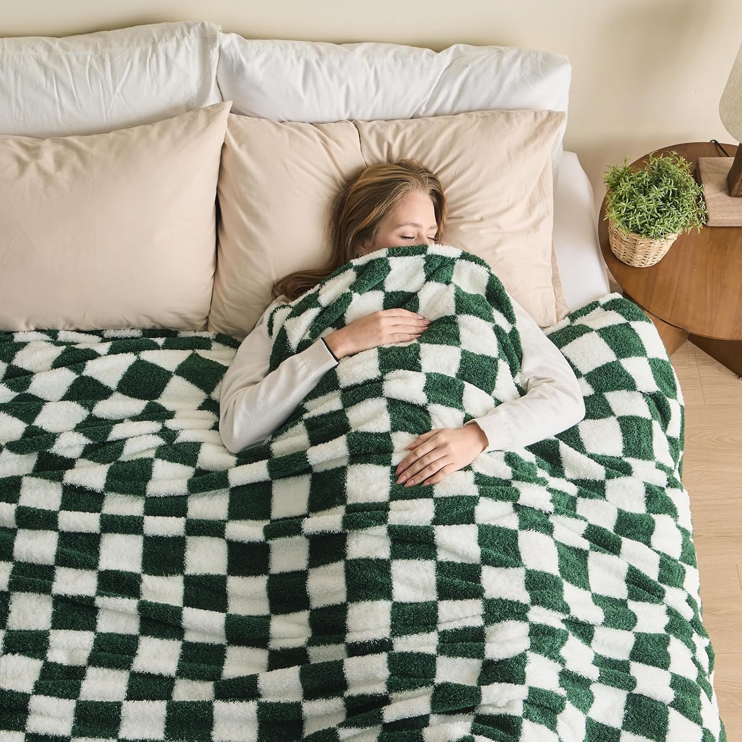 NEWCOSPLAY Knitted Dark Green White Checkered Blanket Super Soft Plush Throw for Couch Fuzzy Fluffy Microfiber Lightweight Blanket for Bed Sofa All Season Use (Dark Green White, Twin(60"x80"))