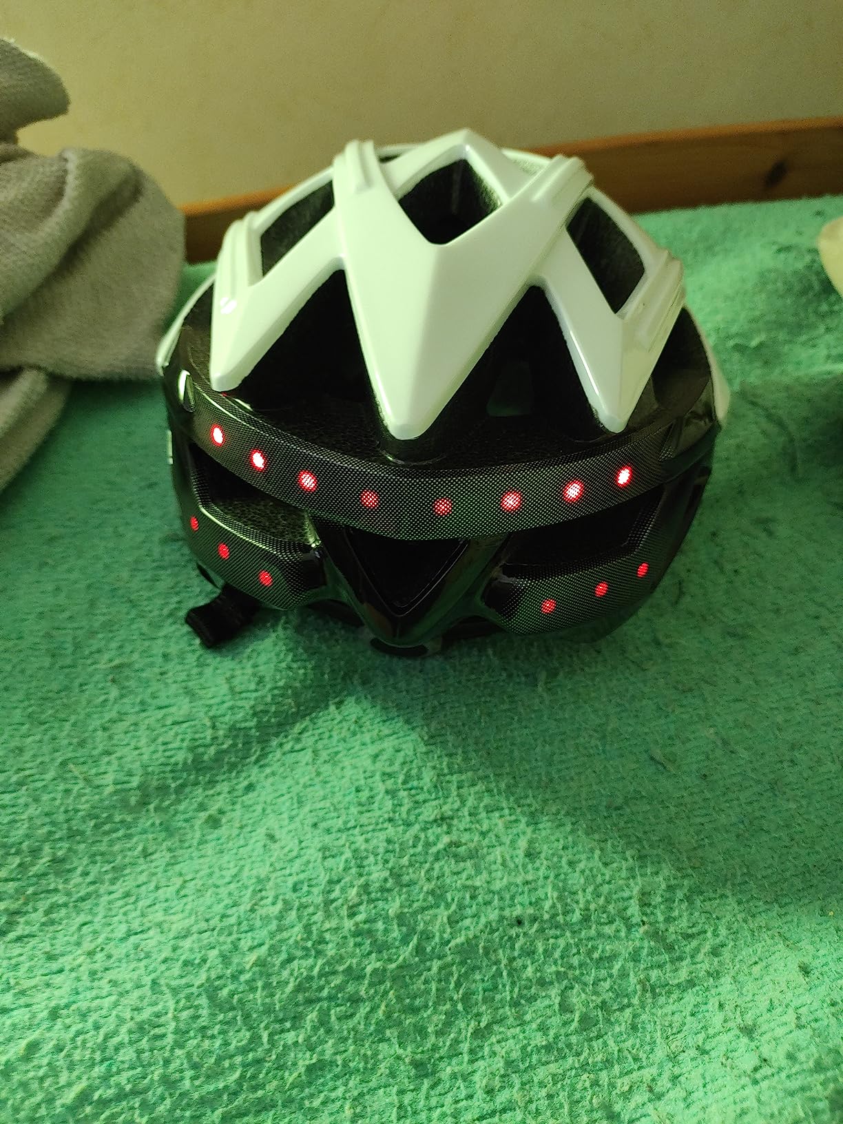 Acheter Nouveau Casque de moto bande lumineuse nuit équitation lumière LED clignotant Signal autocollant