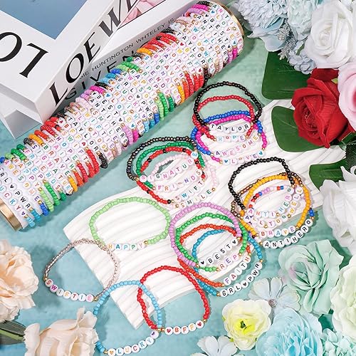 Miniatura 24 de LUYI Juego de 32 pulseras de joyería preppy para mujer, con cuentas de arcilla coloridas, juego de pulseras Heishi, apilables, pulseras elásticas
