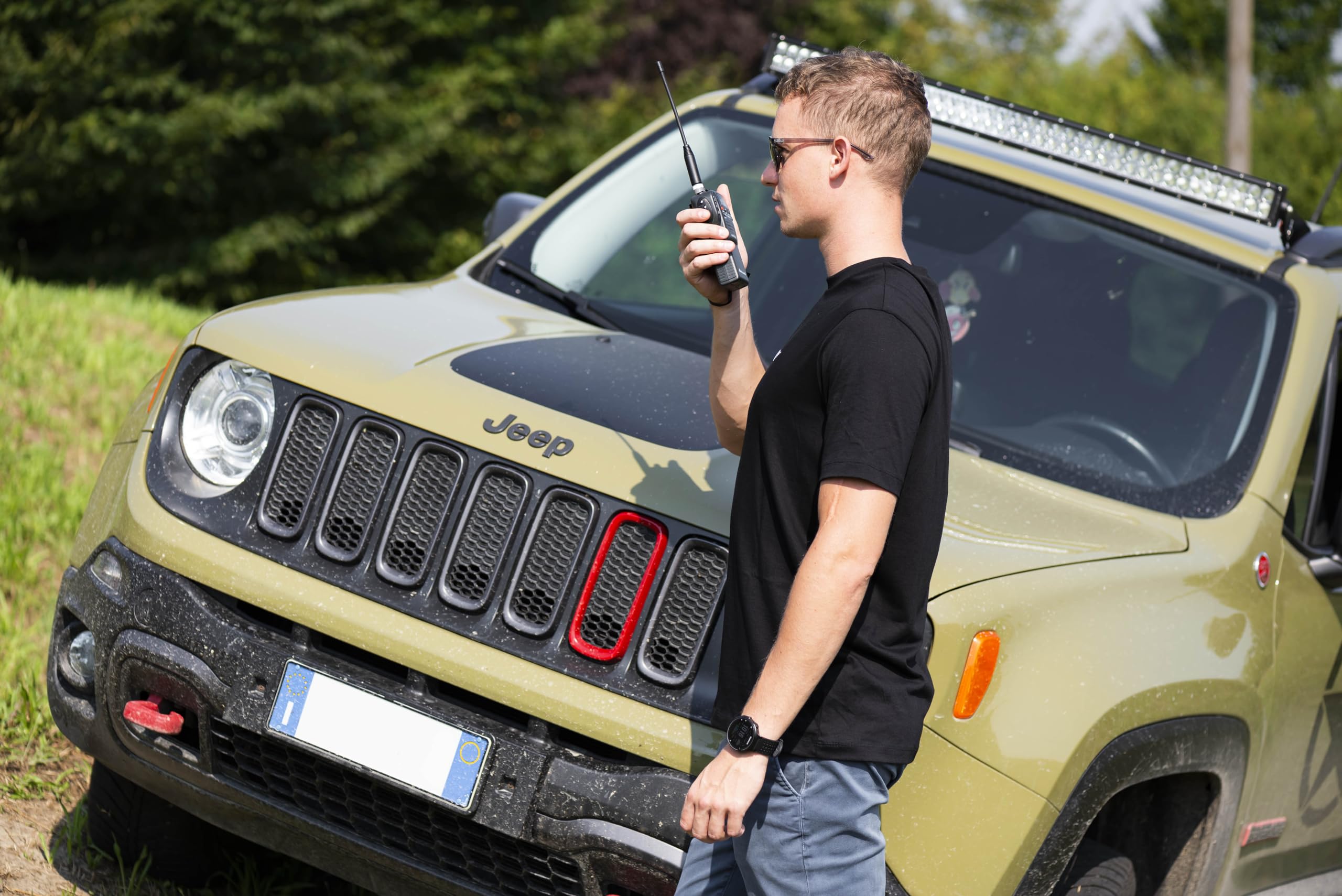 Midland Alan 42 DS Powerbundle CB Radio CB Multi Bande AM/FM et Batterie au Lithium commutable à n'importe Quelle Norme européenne avec Accessoires à 2 Broches, Anti-Bruit numérique, Son Puissant,
