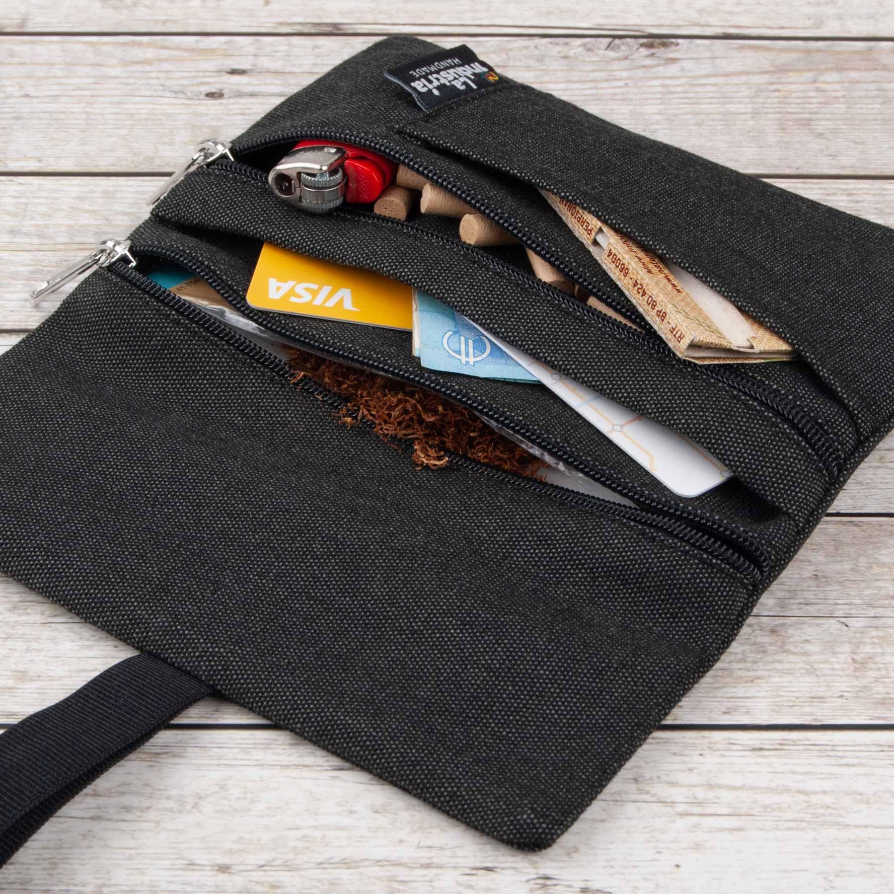 Tabaktasche für 30-50g 'Vulcano' - Wasserabweisender Tabakbeutel für Drehtabak mit Fächern für Filter, Blättchen und Feuerzeug (Schwarz)