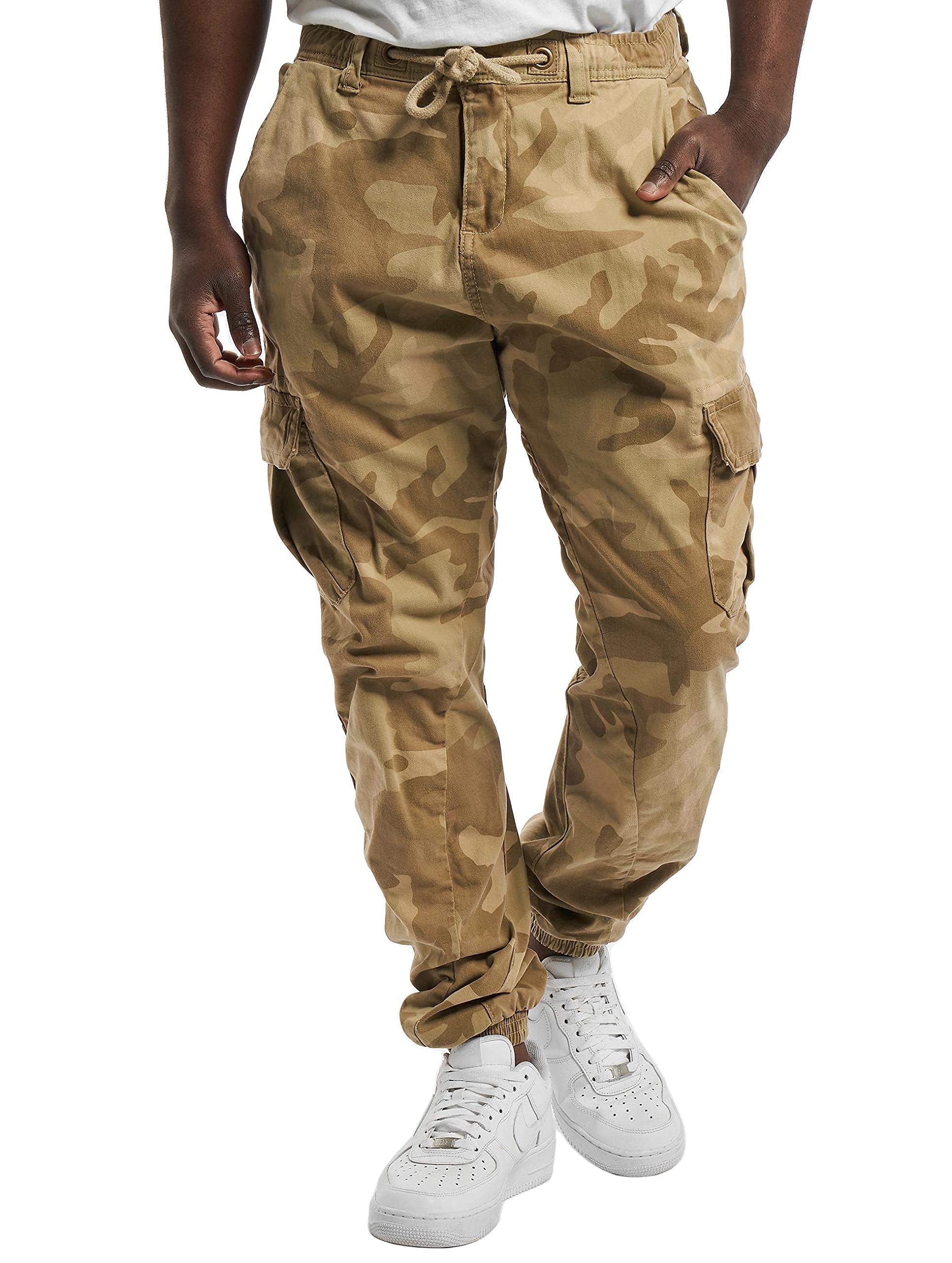 Urban Classics Pantalón jogging Camo Cargo con bolsillos de parche laterales y traseros, ajuste holgado, estampado camuflaje, cintura cordón, puños elásticos, distintos colores, varias tallas