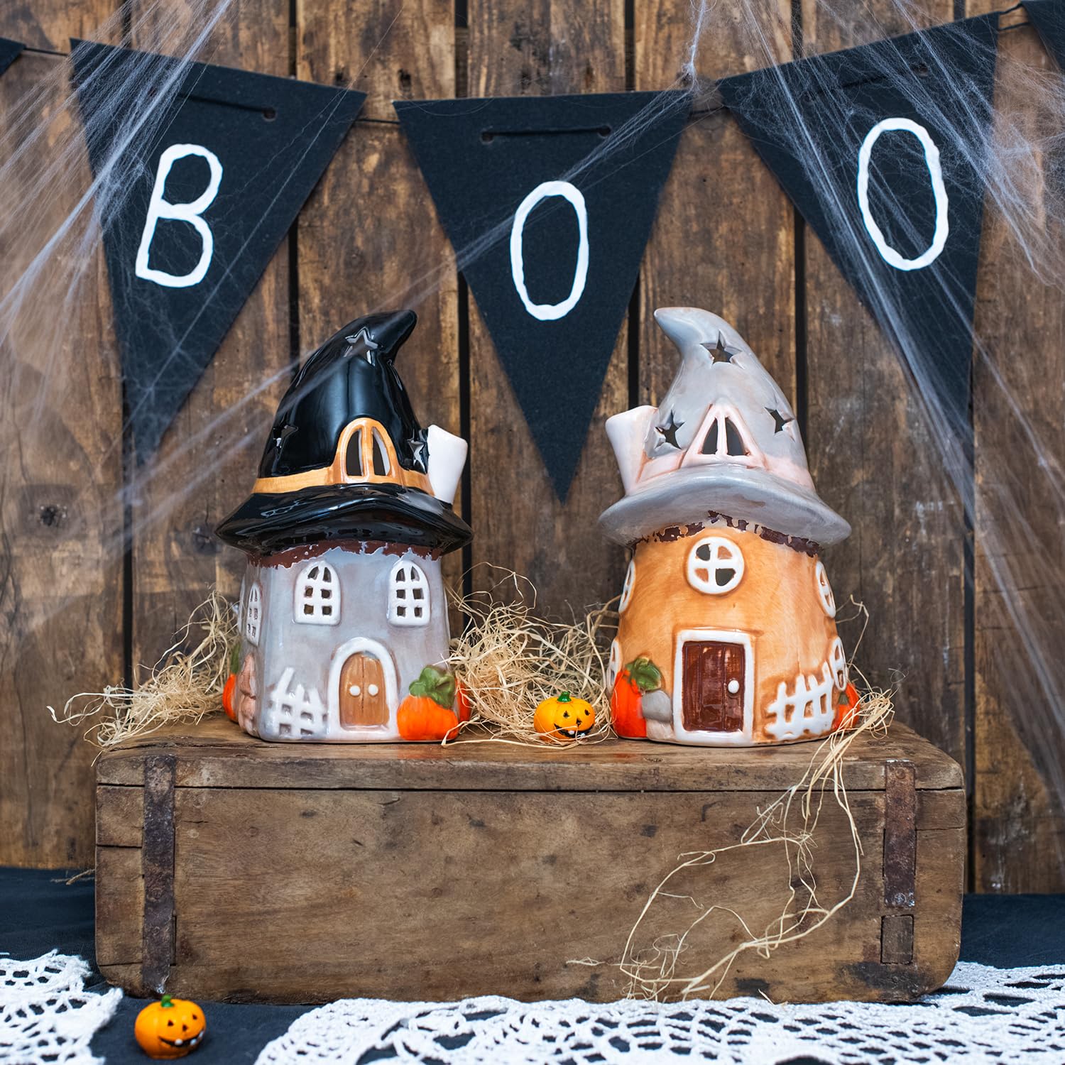 Logbuch-Verlag Windlicht Hexenhaus 17 cm aus Keramik – 2er Set Halloween-Deko mit Kürbissen & Sternen, Bunte Herbstdeko zum Hinstellen