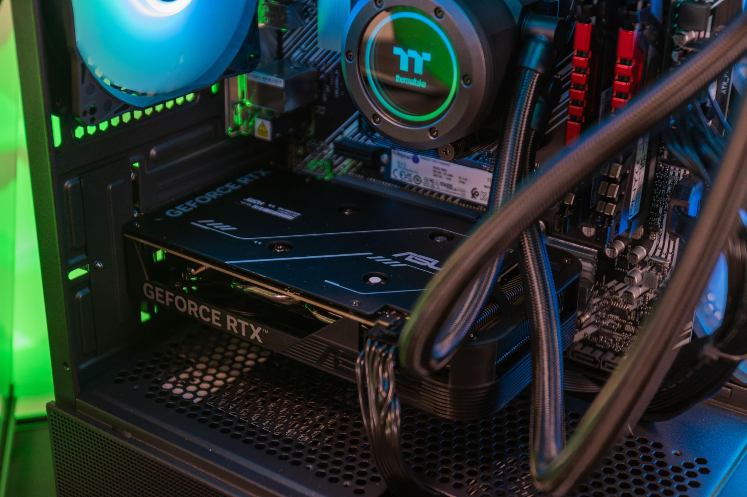 Thermaltake ToughMachine Gaming-PC | AMD Ryzen 7 5700X3D | RTX 4060 | 32 GB RAM | 1 TB SSD | Windows 11