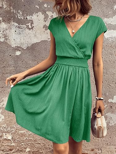 Miniatura 5 de SweatyRocks Vestido corto acampanado con cuello en V cruzado y manga corta de murciélago para mujer