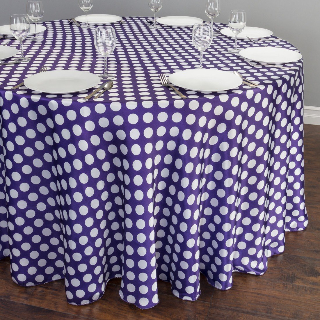 Nappe ronde en satin à pois pour sublimer vos banquets et tables de mariage