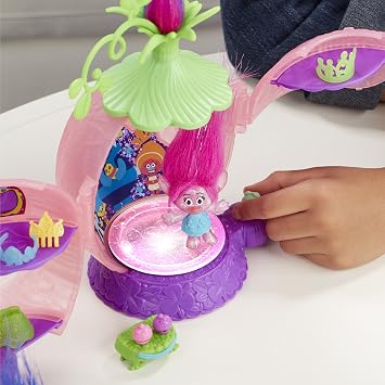 TROLLS Poppy's Coronation Pod Doll
