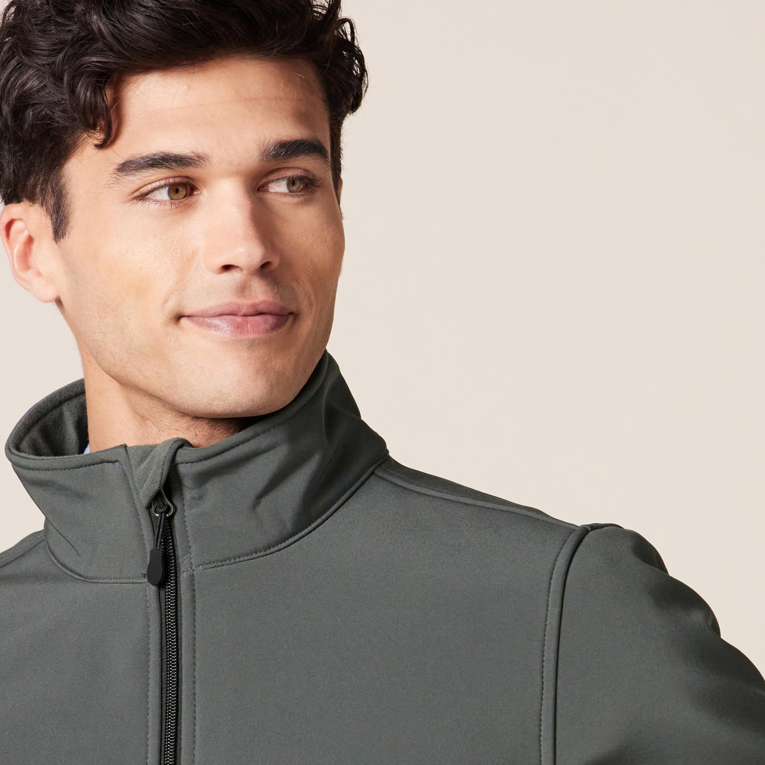 Amazon Essentials Hombre Chaqueta de Shoftshell Resistente a la Lluvia