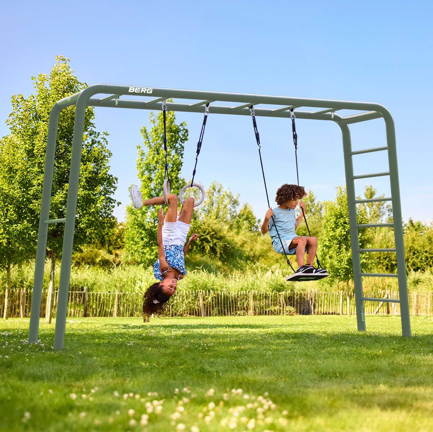 BERG PlayBase Large Spielplatz für Garten, Für die ganzen Familie, Klettergerüst für Garten, Fußballtor, Basketballtor, Klettergerüst, Fitness, Kletterwand, Alles in einem, Metall, Grün