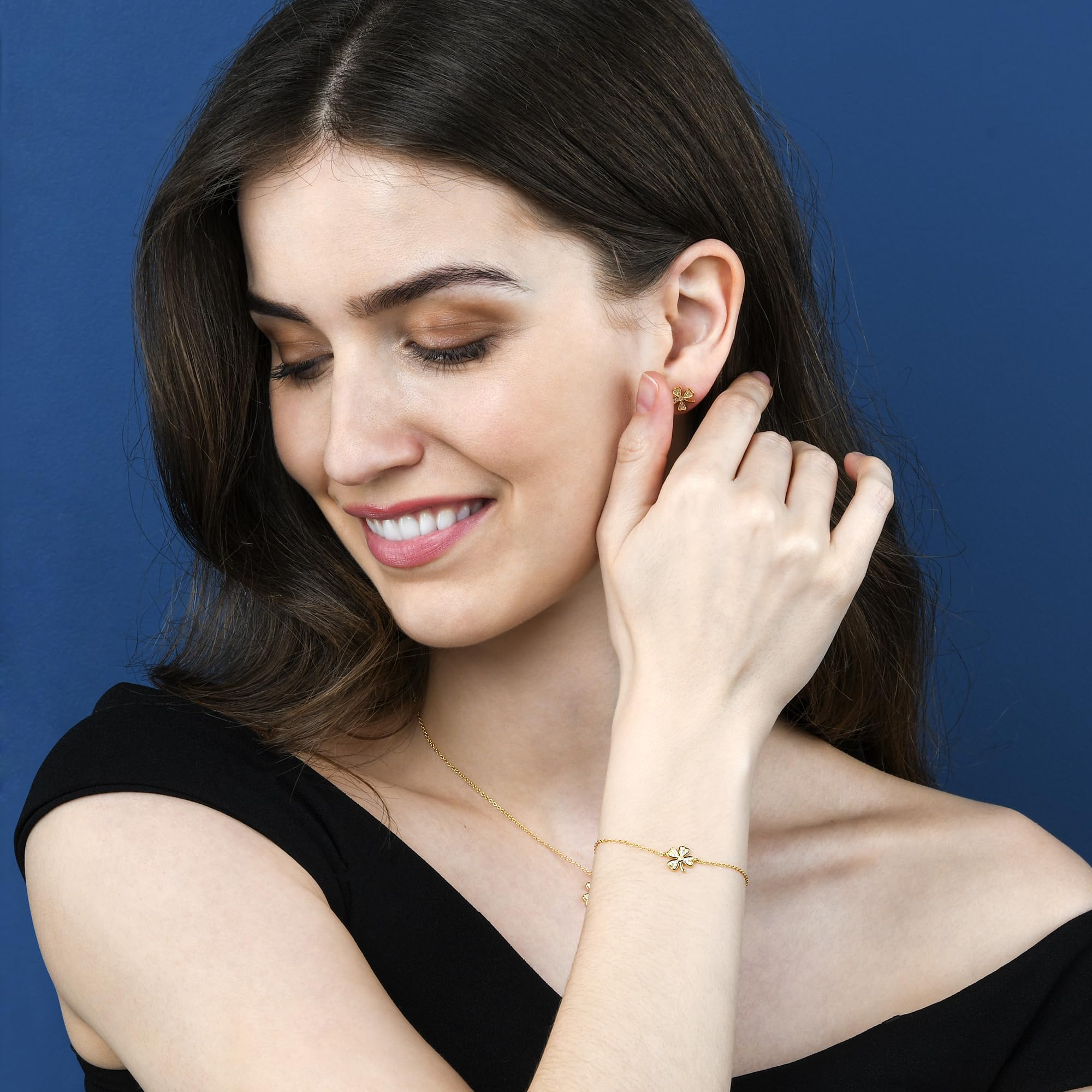 Diamond Treats Zierliches vierblättriges Armband aus 925er Sterling Silber für Damen und Mädchen, vierblättriges Kleeblatt-Armband aus Silber, Gelbgold oder Roségold mit funkelnden Zirkonia-Steinen