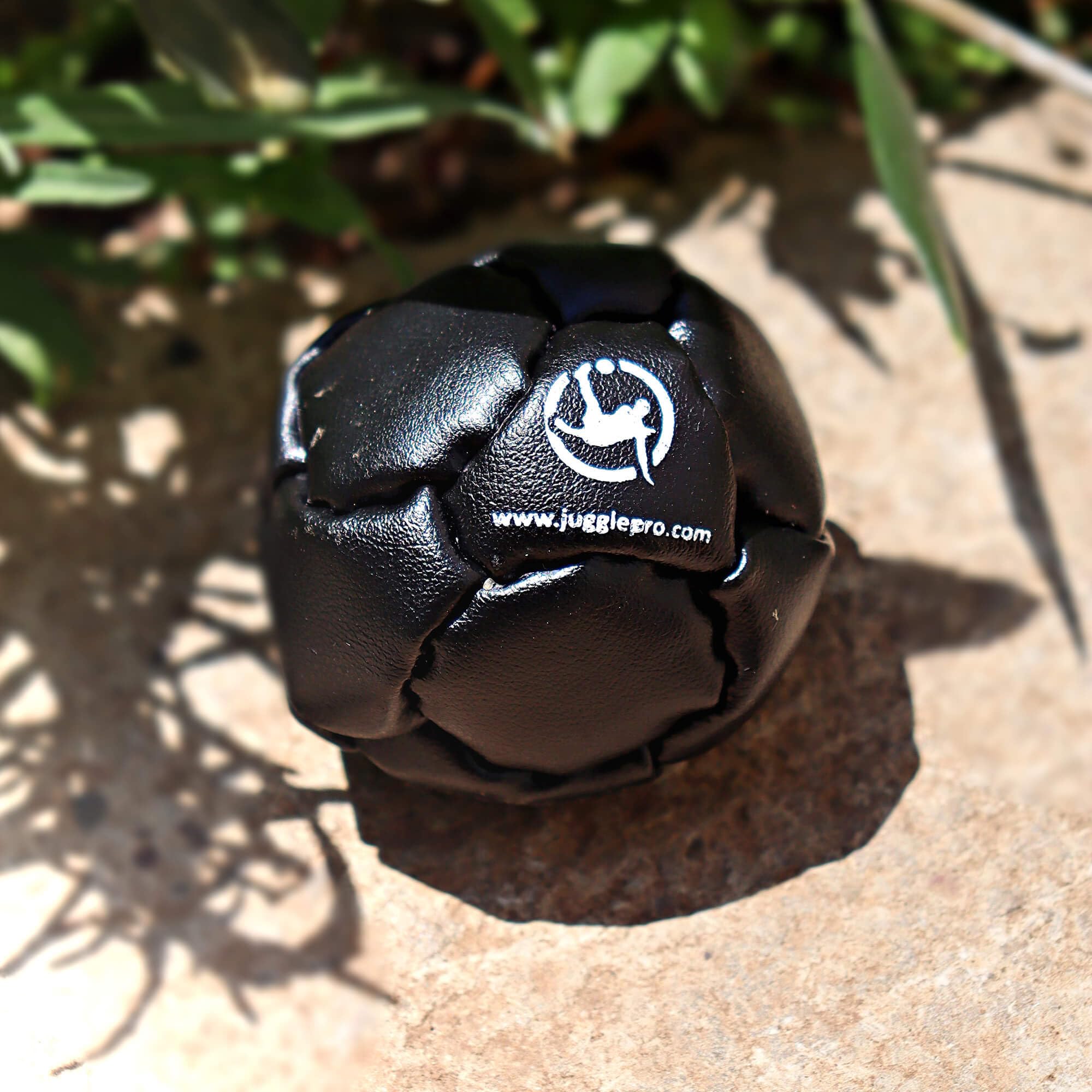 Footbag Hacky Sack Classic –3er Set hackisack bälle Handgenäht mit verstärkten Nähten & Amara Ultra Suede – Jonglierbälle für Anfänger & Profis – Für Indoor & Outdoor geeignet