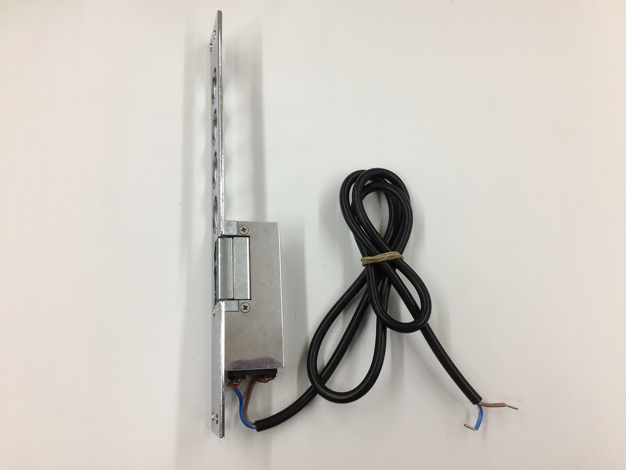 CONTROPIASTRA ELETTRICA PER PORTE BLINDATE. ALIMENTAZIONE 6-12 V AC. MANO DESTRA, INTERASSE 28 SPORGENZA LEVA A FILO, SECUREMME