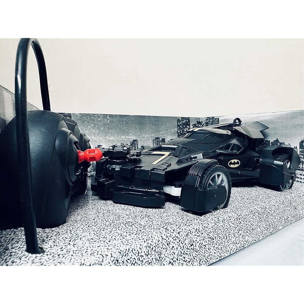 ZWARTE Batman RC Car with Spray, Remote Control Toy, Realistic Sounds