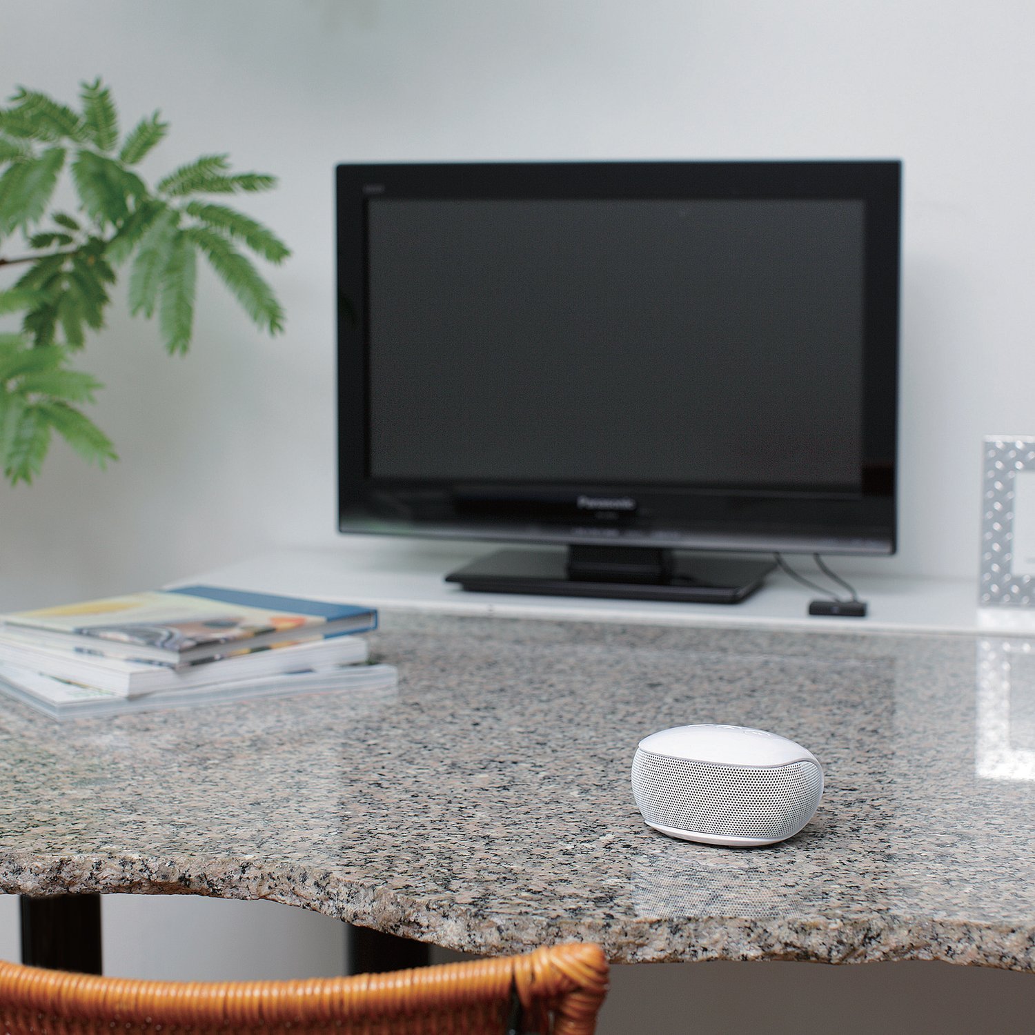 【中古】エレコム Bluetooth ブルートゥース スピーカー テレビ用ワイヤレススピーカー 送信機セット 3W出力 8時間再生 通信距離10m ホワイト LBT-SPP20T Amazon | エレコム Bluetooth ブルートゥース スピーカー テレビ用