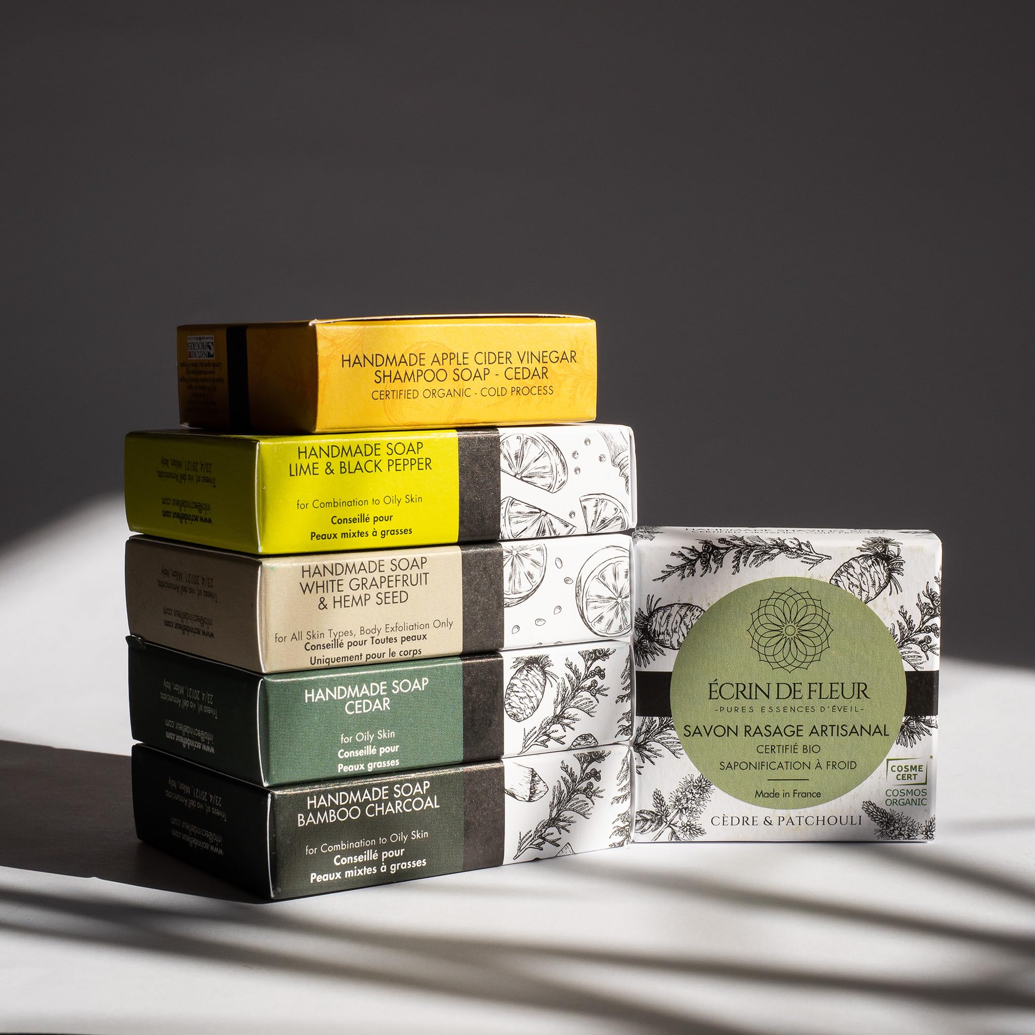 Set Regalo 6 Saponi e Shampoo Biologici Uomo, Artigianale Francia, Certificato COSMOS & Nature et Progrès, Cedro, Carbone & Pompelmo, 470g