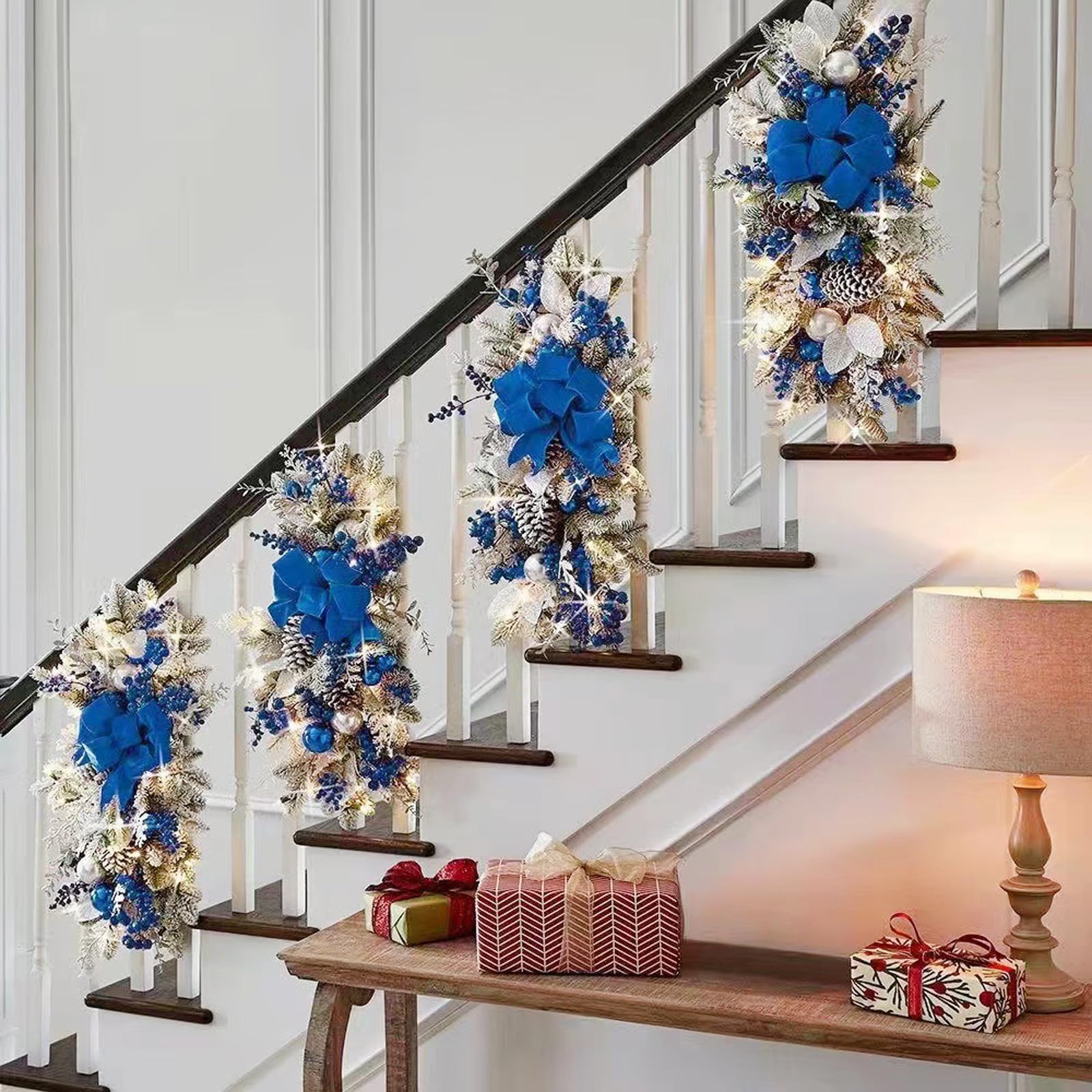 Weihnachten Treppe Deko, Prelit Treppen Weihnachten Girlande, Weihnachtskranz mit LED-Lichtern für Haustür Treppengeländer Wand Fenster Dekor (Blau)