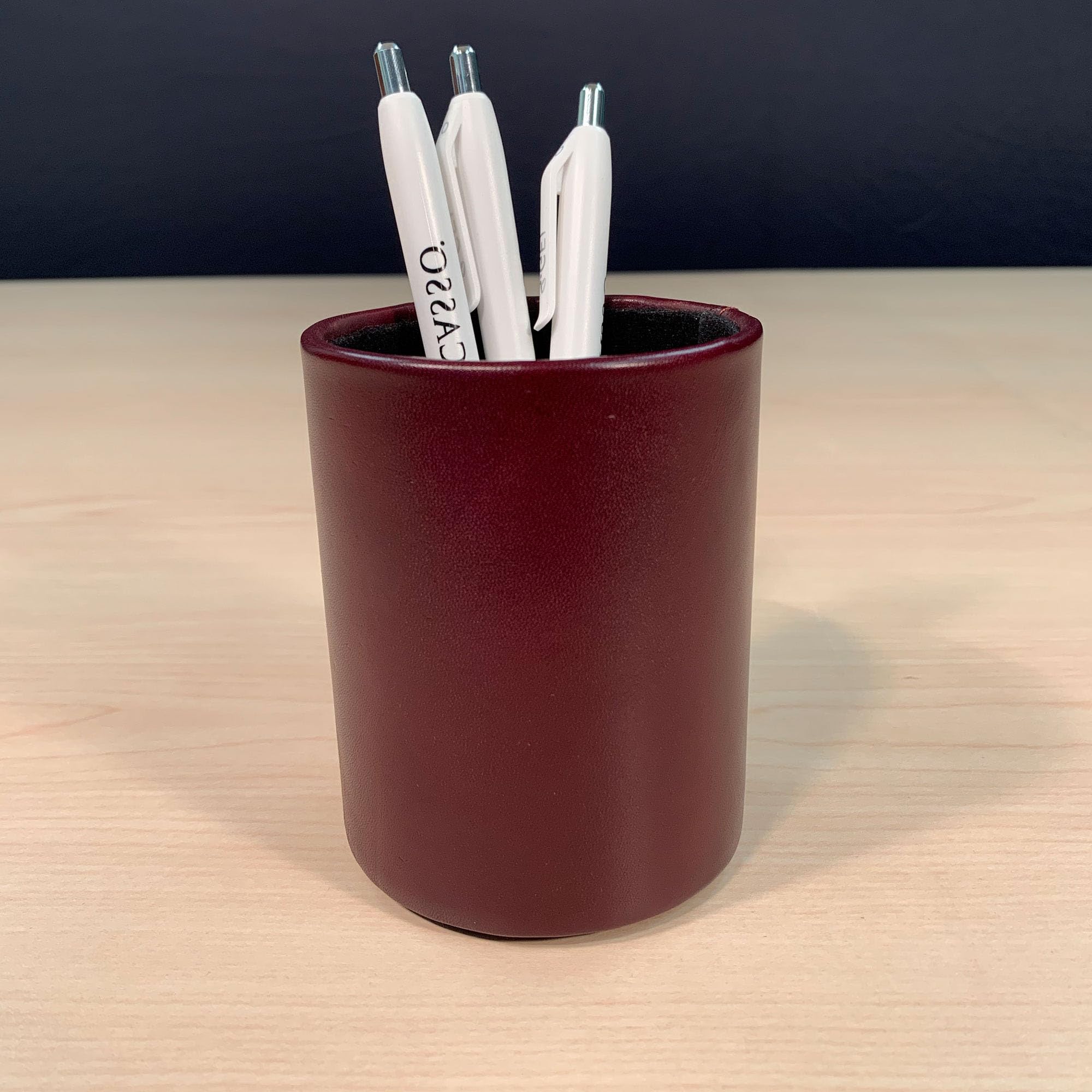 Dacasso 8-teiliges Schreibtischzubehör-Set aus Leder mit schwarzem Rand, Schreibunterlage, Unterlage und Schreibtisch-Organisations-Essentials – Executive Decor und Oberflächenschutz