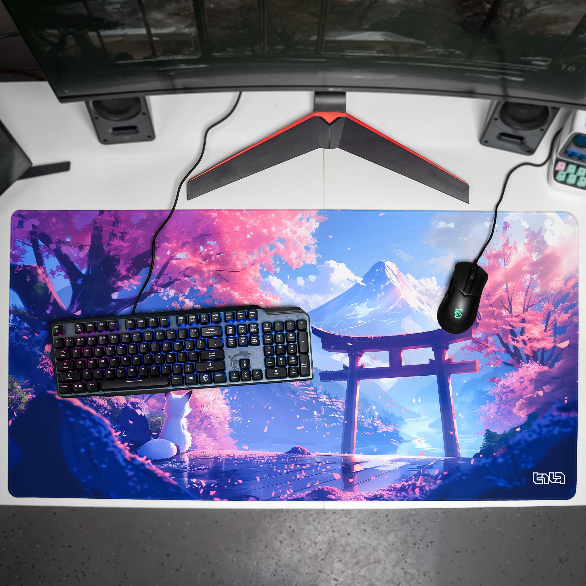 Tilt Gaming Mauspad 1000x500 mm - 4 mm rutschfeste Schreibtischunterlage Groß - Speed-Oberfläche & HD-Druck - Maschinenwaschbar Mousepad XXL für Gaming und Büro - Foxy Sanctuary Desk Mat