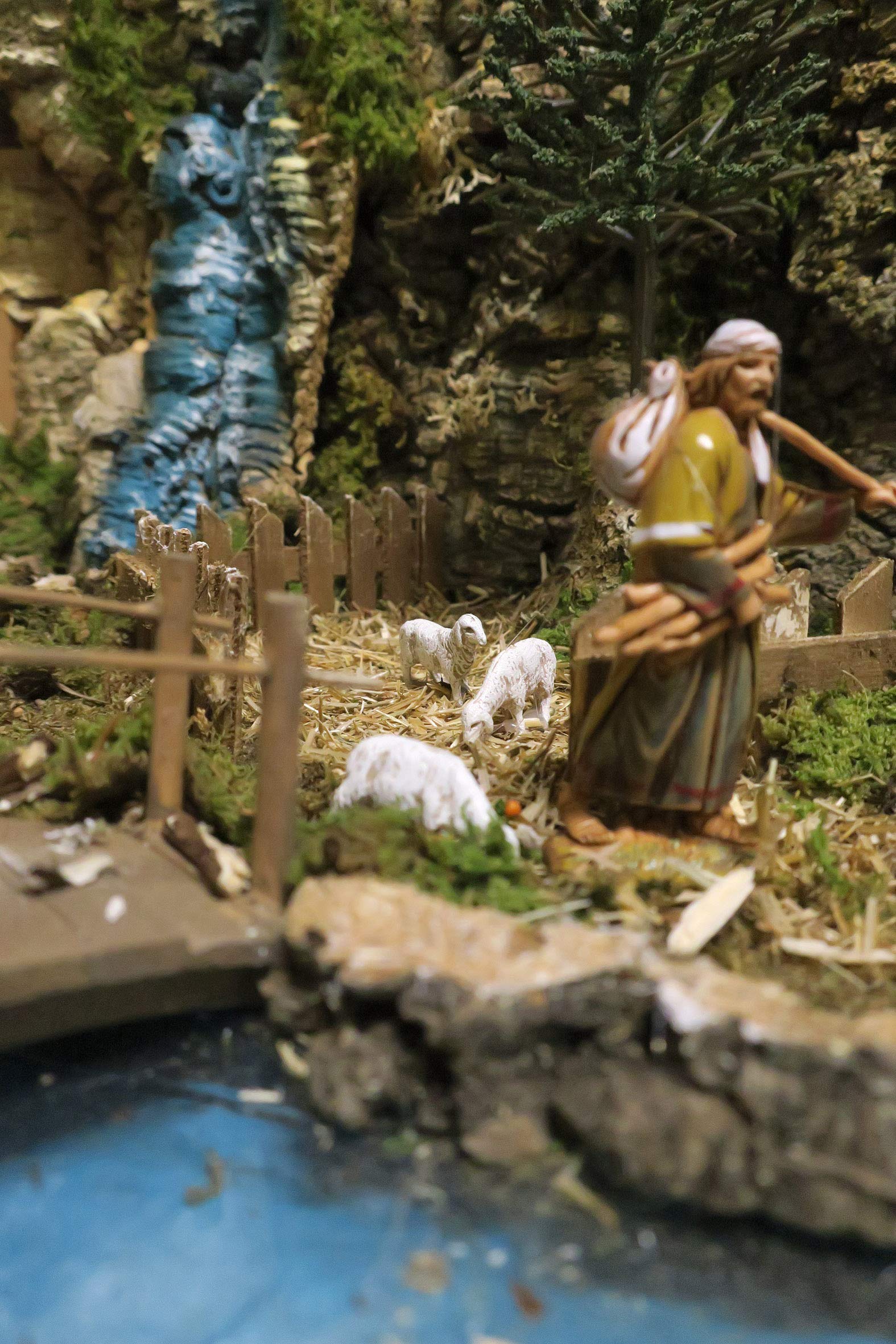 Ferrari & Arrighetti Portal de Belén con río y Figuras del Nacimiento Incluidas - Pesebres Bertoni