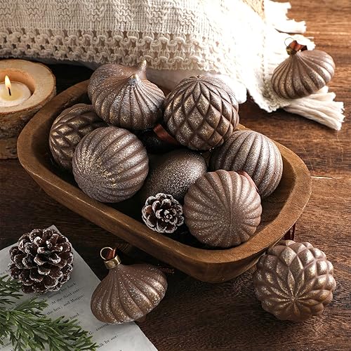 12 adornos de Navidad texturizados de 2.36 pulgadas, decoración neutra para el hogar con lazo para colgar, adornos de Navidad grandes, color marrón,