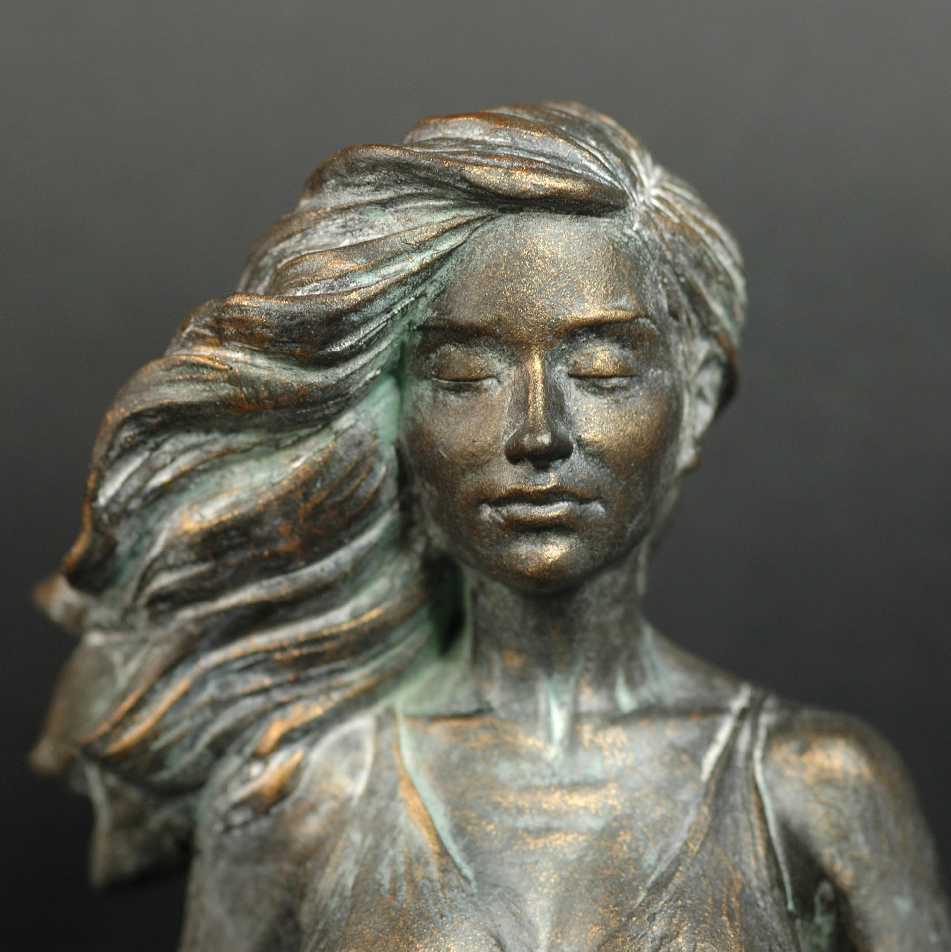 Adorno Figura, Figura de Mujer Yoga y meditación, Estatua Decorativa, Figura Femenina, Escultura Mujer meditando, decoración Zen, Figura Original, Arte en Resina acrílica. (Bronce óxido)