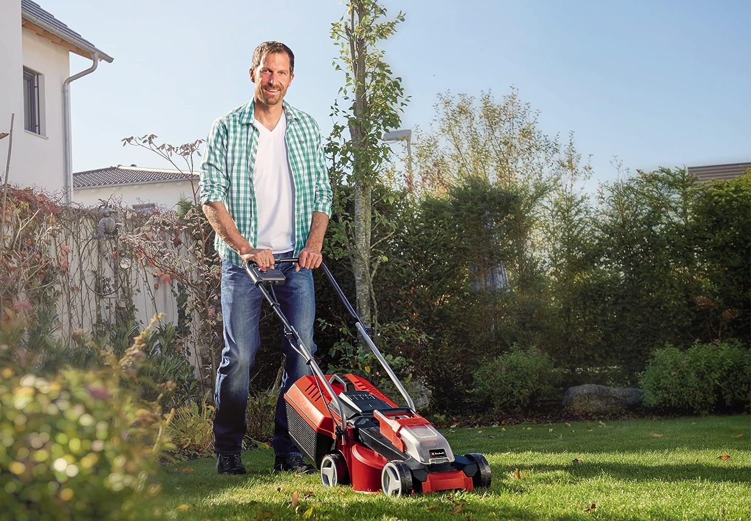 Einhell City Akku-Rasenmäher GE-cm 18/30 Li Kit Power X-Change (18 V, 30 cm Schnittbreite, bis 150 m², Brushless, 25L Fangkorb, 30-70 mm Schnitthöhe, inkl. 3,0 Ah Akku + Ladegerät)