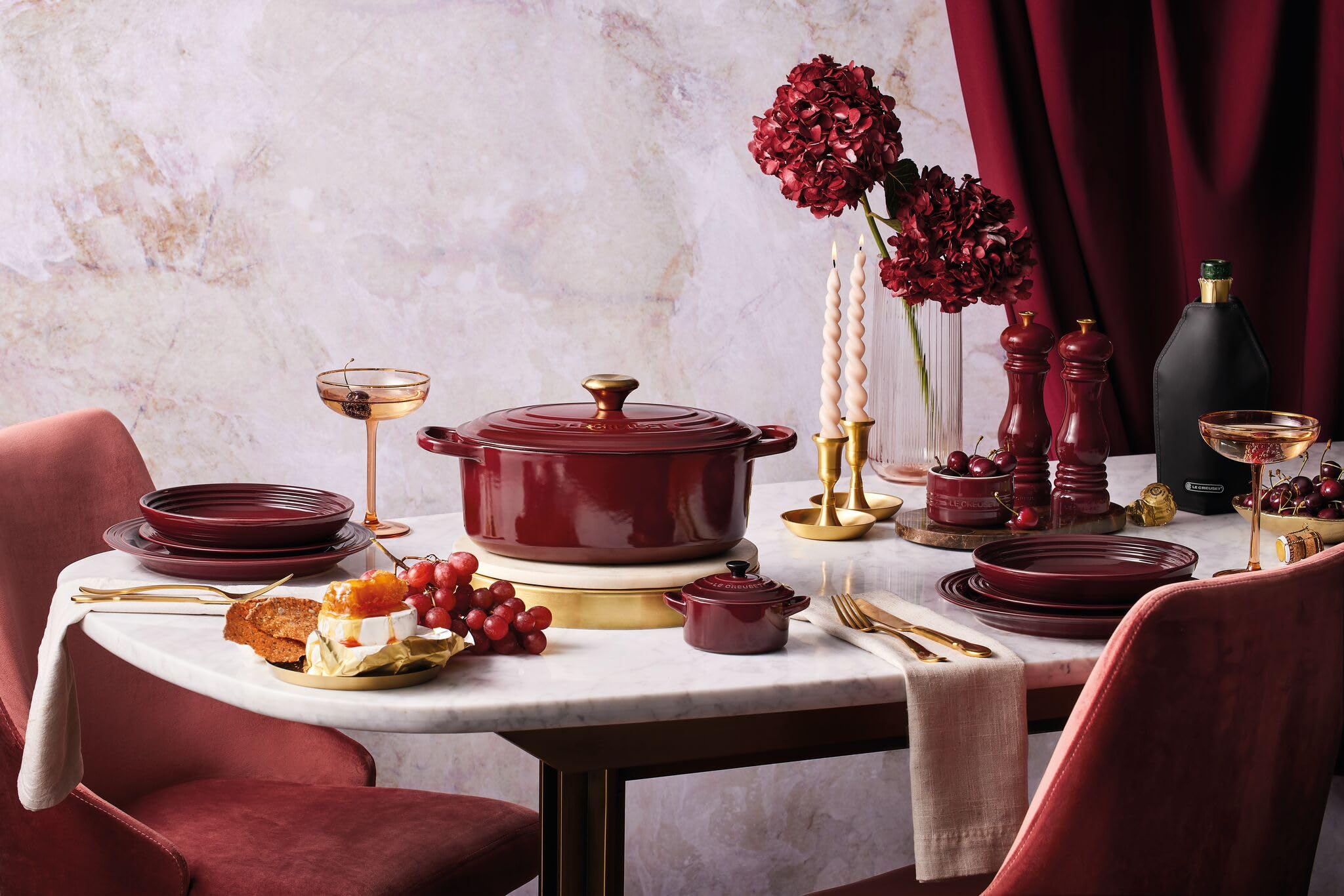 Image secondaire de Le Creuset Cocotte en Fonte Émaillée Signature avec Couvercle, 29 cm, Ovale, 4.7 L, 4.675 kg, Garnet, 21178299494441