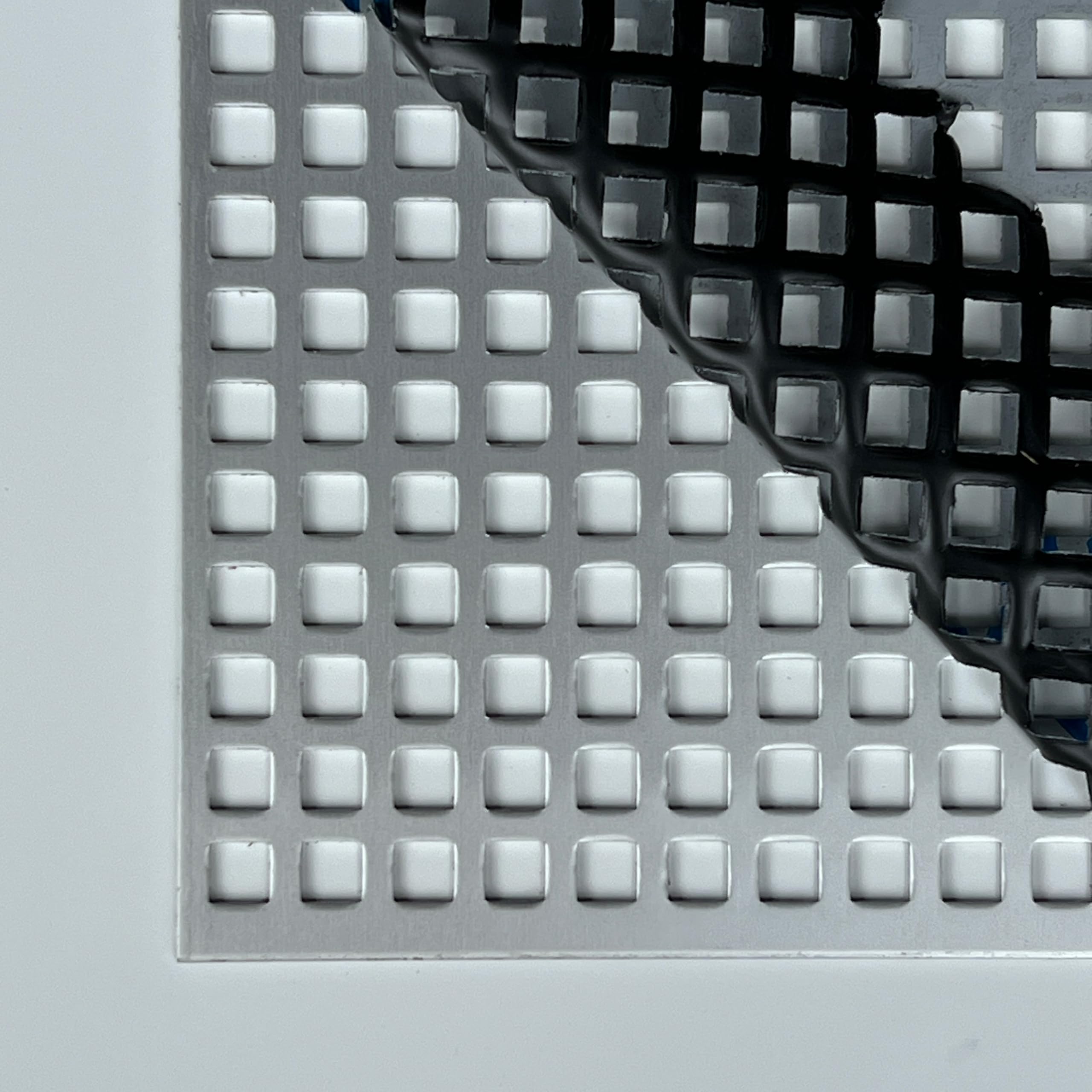 Aluminium Eloxiert - Lochbleche QG8-12 - 1,5mm dick einseitig foliert Zuschnitt individuell auf Maß NEU (500 x 600 mm)