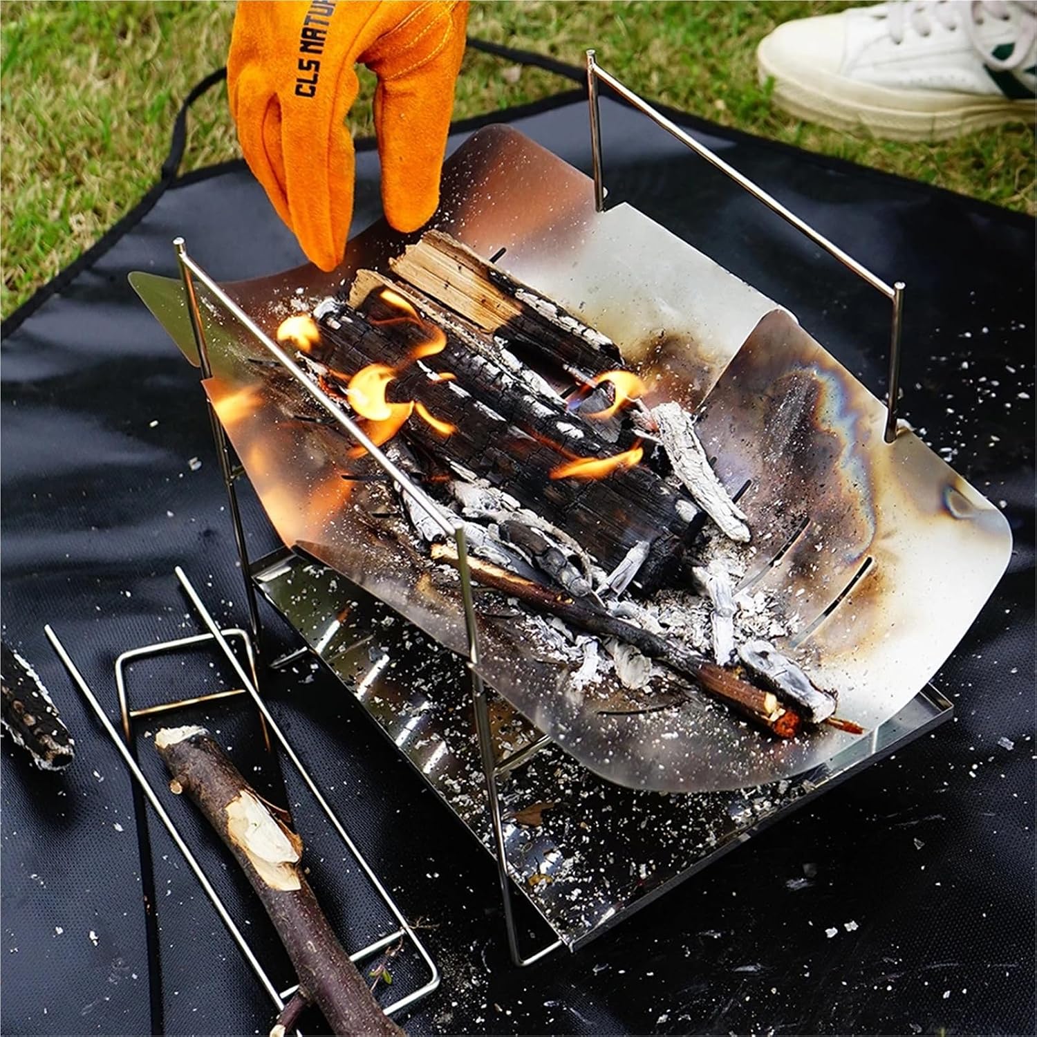 Camping Fireproof Heat Resistant Mat Up to 1800°F, Flame Retardant Glass Fiber Pad for Grill Stove Fire Pit, Outdoor Protective Mat (76.5 × 77cm)