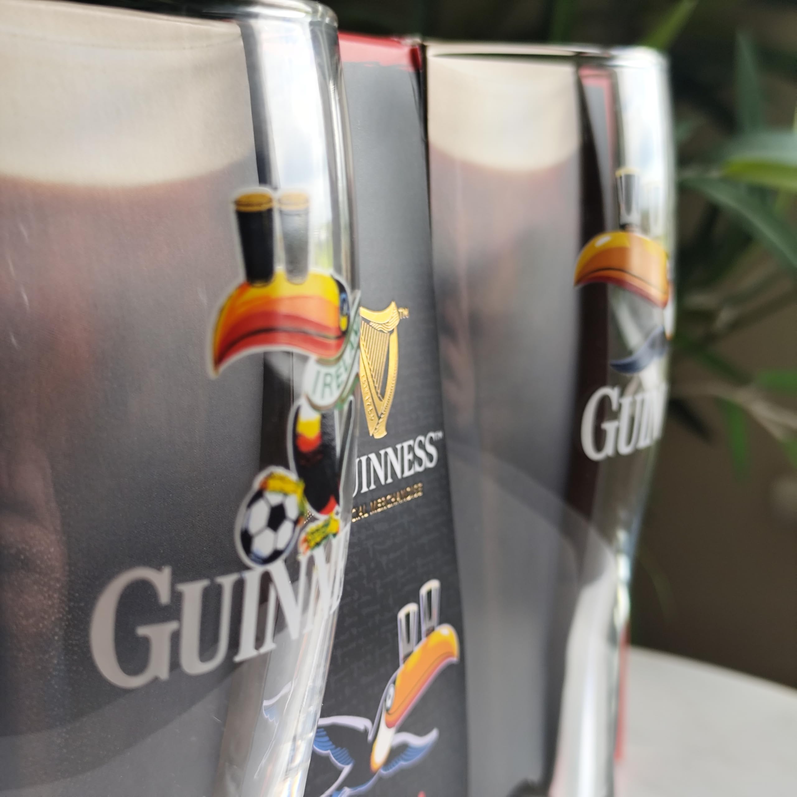 Guinness Lot de 2 verres à bière officiels – Toucan de football et toucan volant – Lot de 2 verres à bière irlandaise