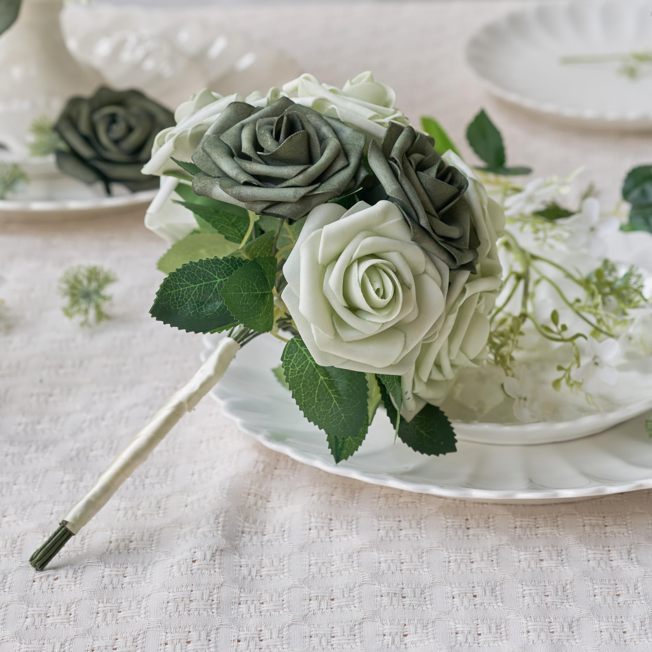 LEUCHTAMOR 25 Pièces Roses Artificielles Fleurs Vertes Fausses Roses Têtes de Roses en Mousse au Toucher Réel pour Bouquets de Mariée de Mariage Centres de Table Arrangement Floral Fête Décoration LEUCHTAMOR 25 Pièces Roses Artificielles Fleurs Vertes Fausses Roses Têtes de Roses en Mousse au Toucher Réel pour Bouquets de Mariée de Mariage Centres de Table Arrangement Floral Fête Décoration
