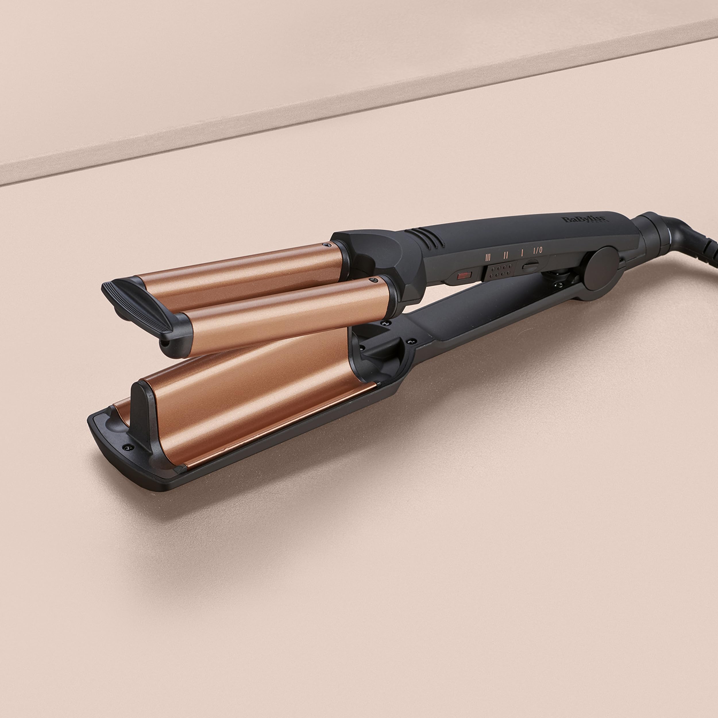 BaByliss Deep Waves – Cylindre à revêtement céramique, 3 réglages de température (160°C-200°C), Ondulations sans frisottis, Wavy, Chauffe rapide – Noir & Doré, W2447E