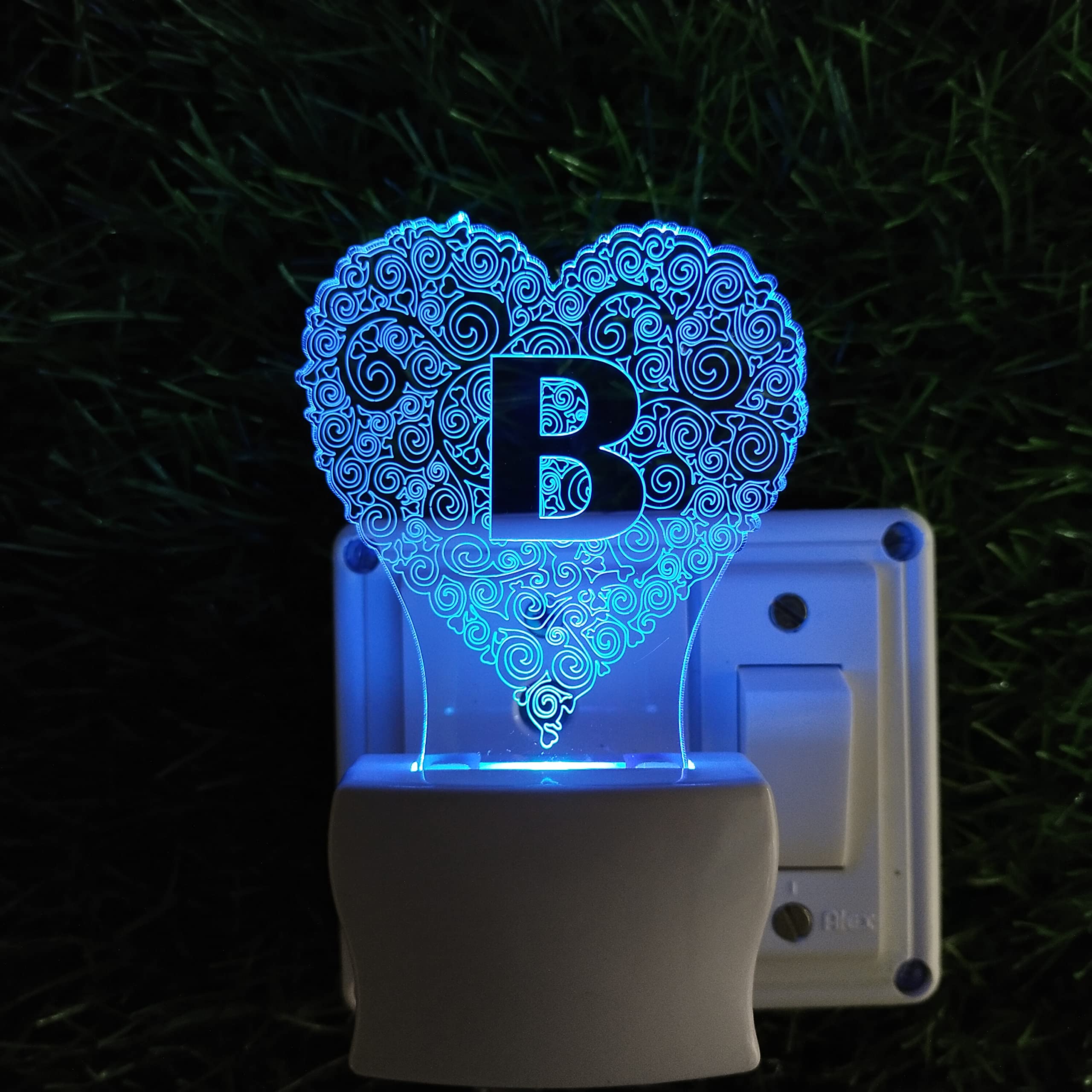 Red Robin Alphabet B 3D Optical Illusion Acrylic Night Lamp, 7 Colors RGB Auto Colour Changing LED Plug and Play Night Light, Office Light, Best for Gift - Pack of 1 (SD149,Multicolour, 3 Inch)