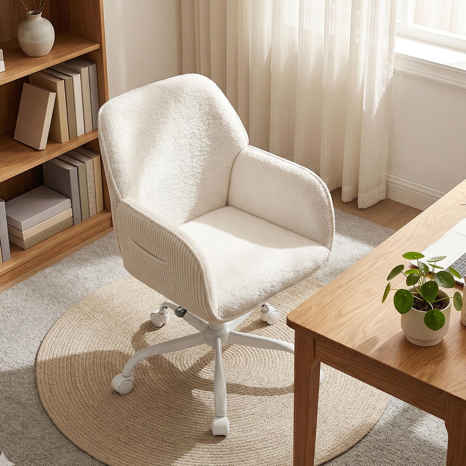 Bürostuhl Schreibtischstuhl Homeoffice Stuhl Schminktisch Stuhl – Sherpa- & Cordstoff, Ergonomisch mit Armlehnen, Höhenverstellbar,360° Drehbar, Leise Rollen, Breiter Sitz, Stabil, Weiß | Gepolsterter Schminkstuhl mit Seitentasche und Rollen, höhenverstel