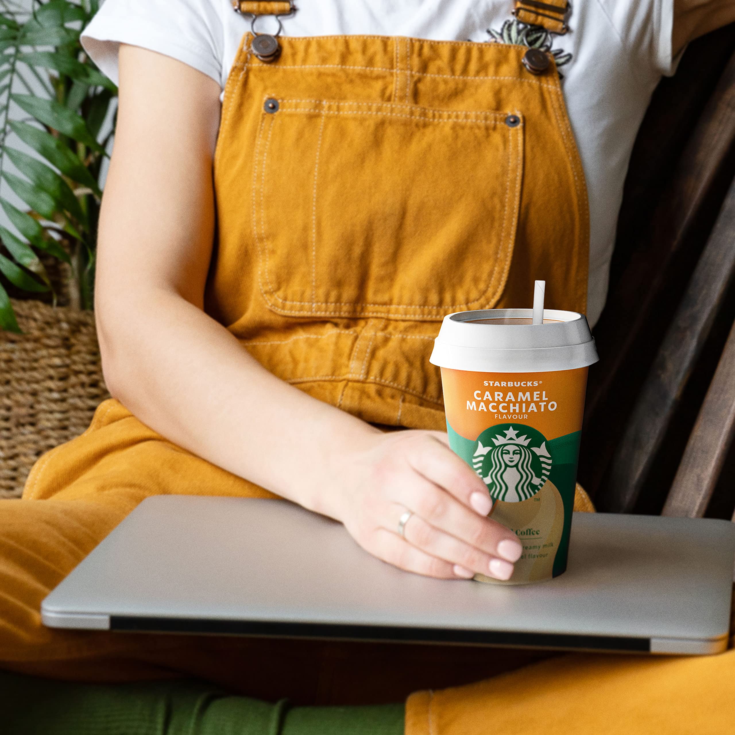 Starbucks Caramel Macchiato Flavour, 220 ml (gekühlt) / Erfrischendes Milchmischgetränk zum Mitnehmen