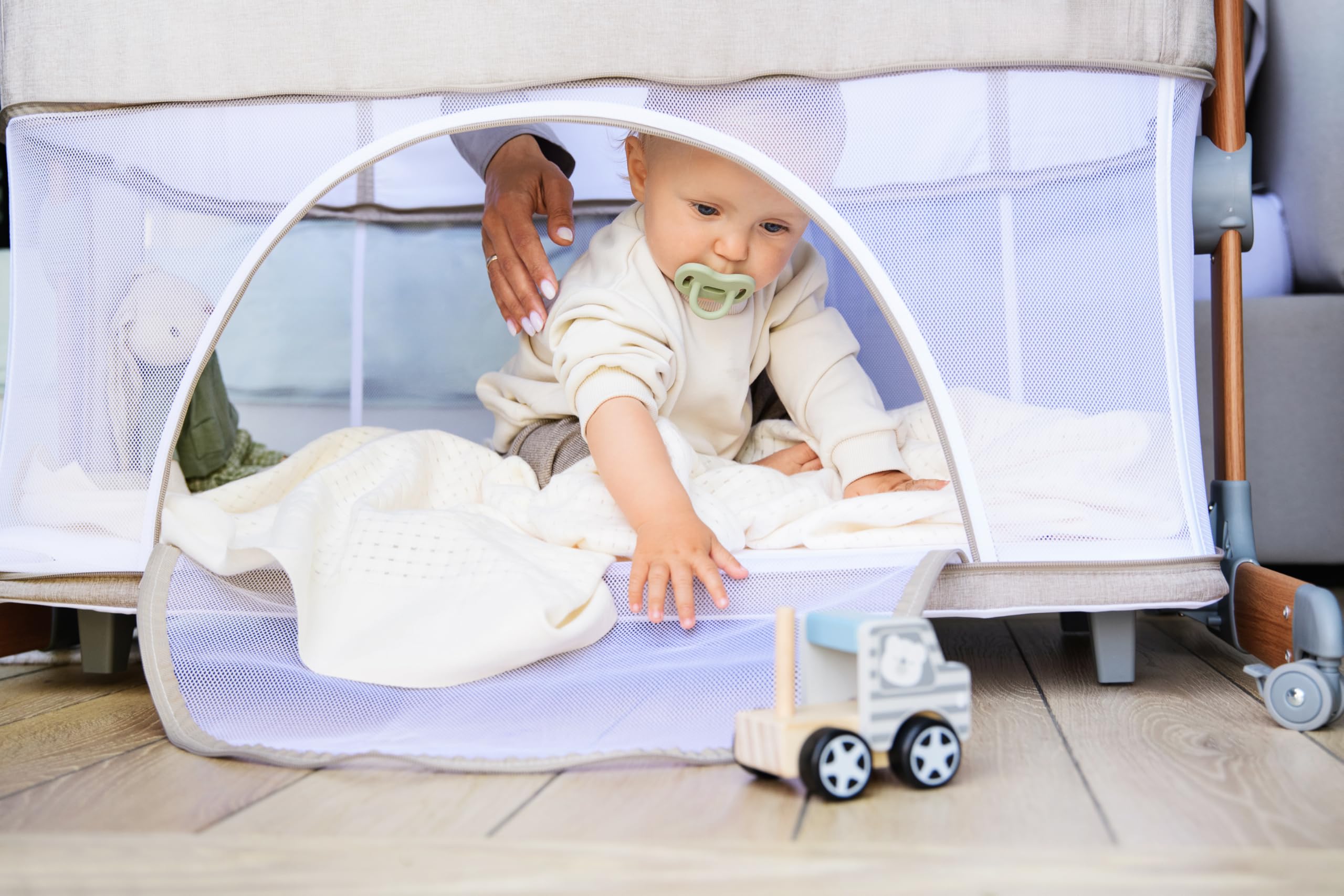 Momi Lettino multifunzione SMART BED 4-in-1, lettino co-sleeping e box, per bambini fino a 15 kg di peso, con altezza regolabile a 5 livelli, con materassino, cinghie di fissaggio e rotelle