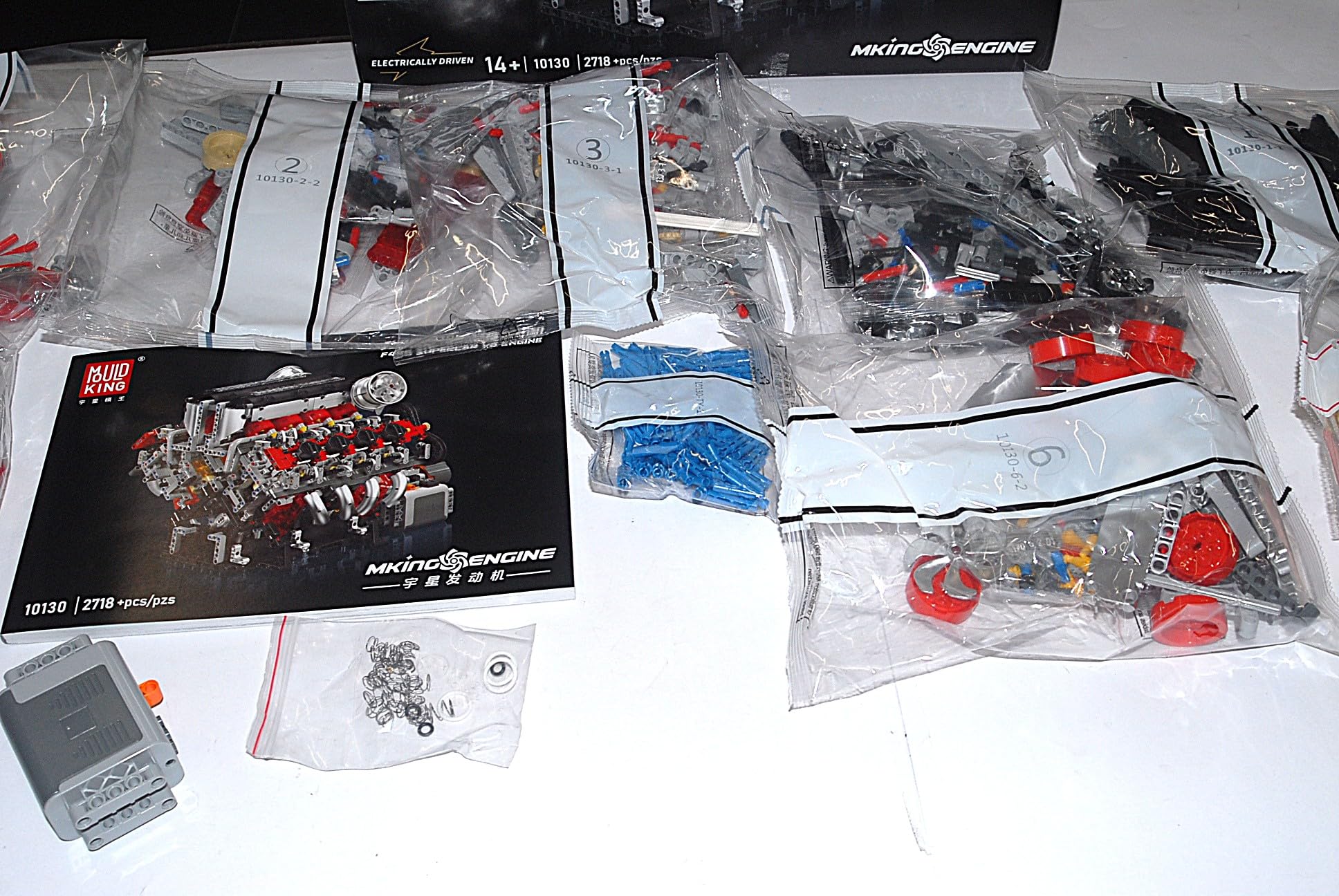 Mould King 10130 F488 Super Car V8 Biturbo da Costruire, Kit Tecnico Motorizzato con 2718 Pezzi, Motore Elettrico XL, 8 Pistoni e Doppio Turbocompressore