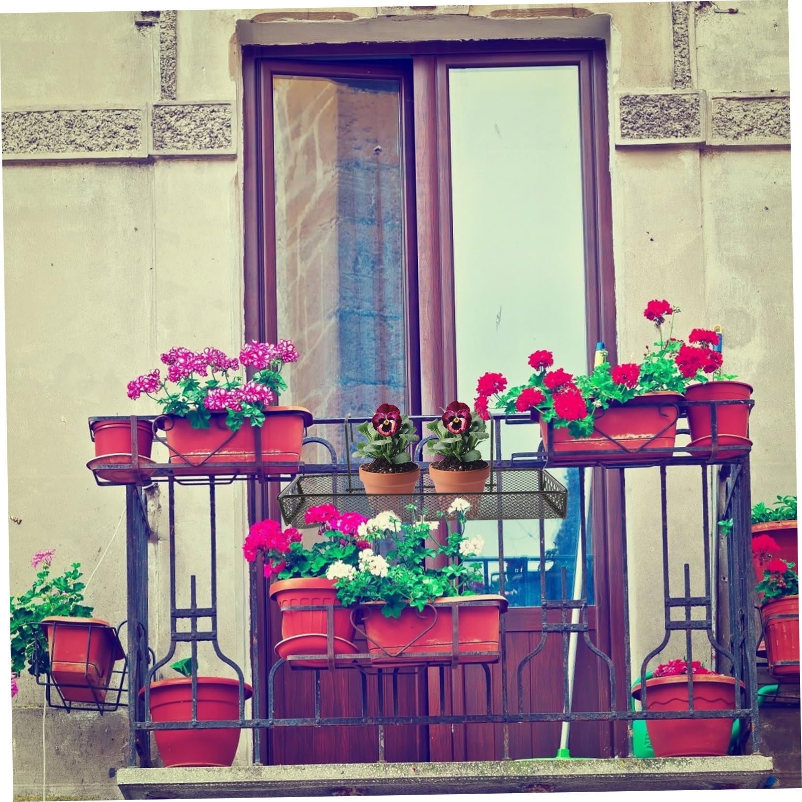 HEALEEP Hanging Flower Planter Holder Iron Storage Rack Window Plant Hanger Outdoor Plant Holders Over Door Shelf