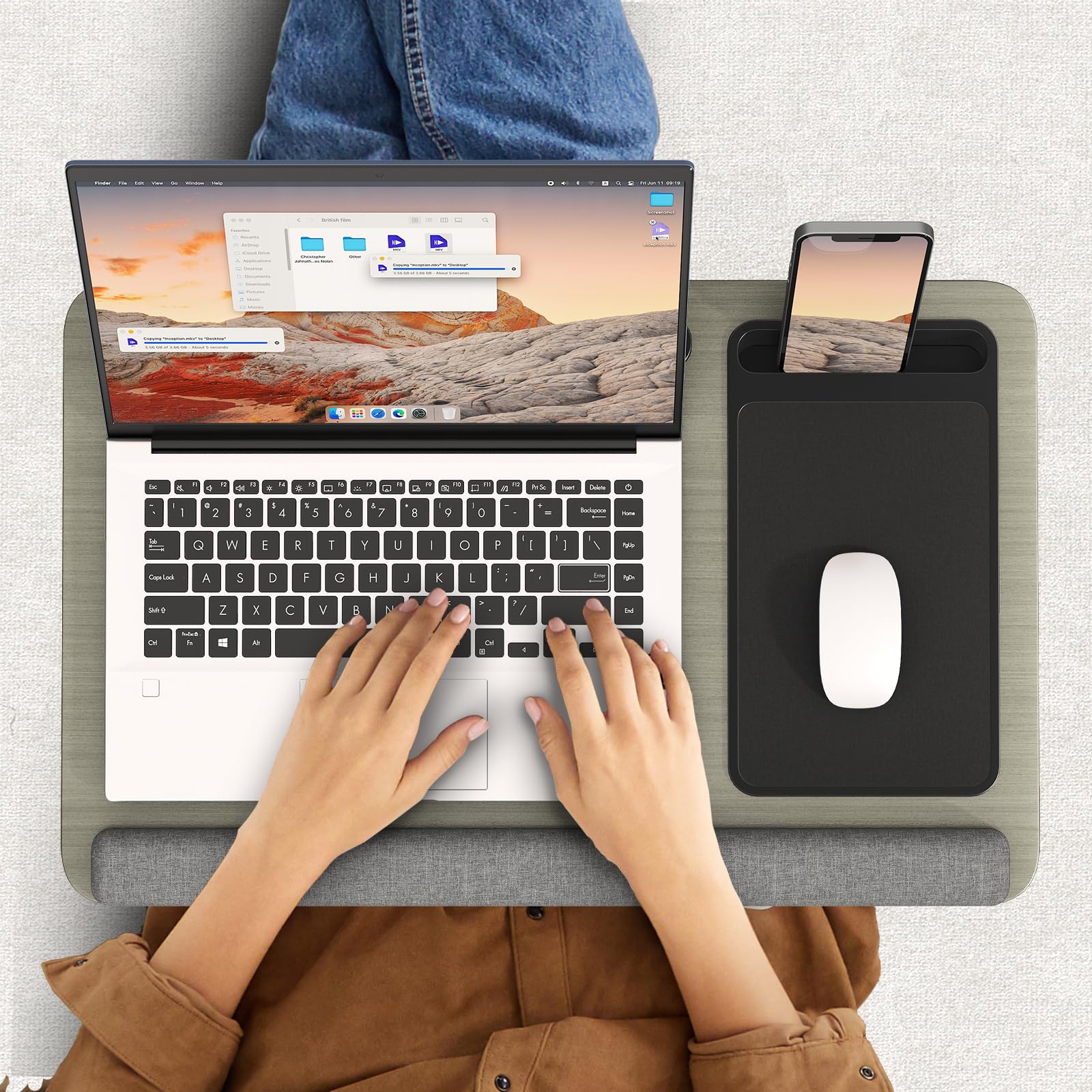 PUTORSEN Poduszka laptopowa 17,3" regulowana wysokość z uchwytem, Szary | Regulacja wysokości 7-11,5cm, podpórka, uchwyt na telefon/tablet, lekki z rączką, stabilny na łóżku i sofie